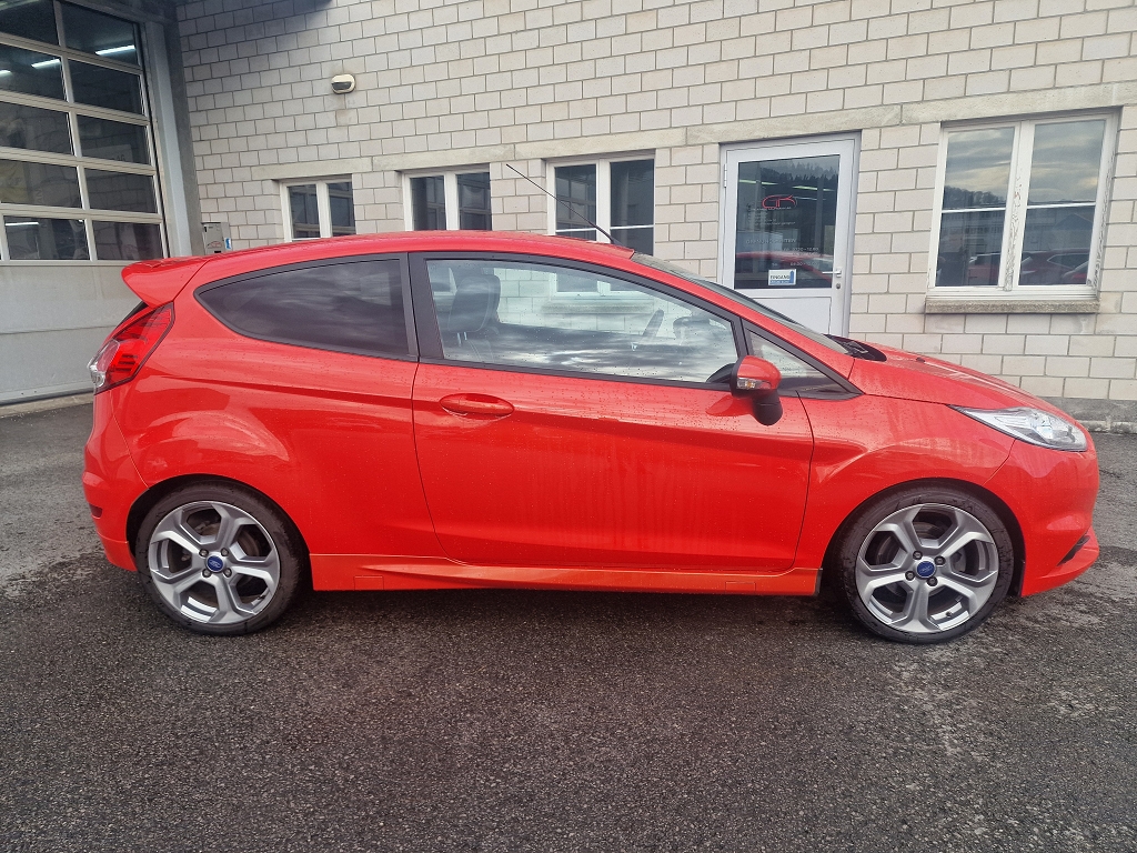 FORD Fiesta 1.6 EcoB ST-image-2