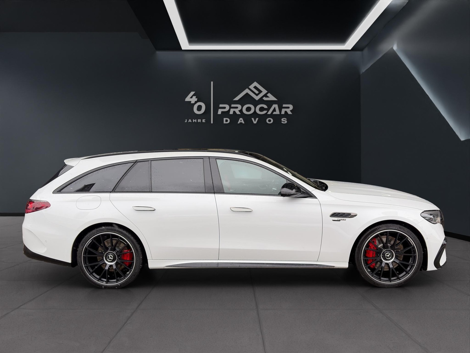 MERCEDES-BENZ E 53 Hybrid AMG 4matic+ Kombi-showroom-element-3