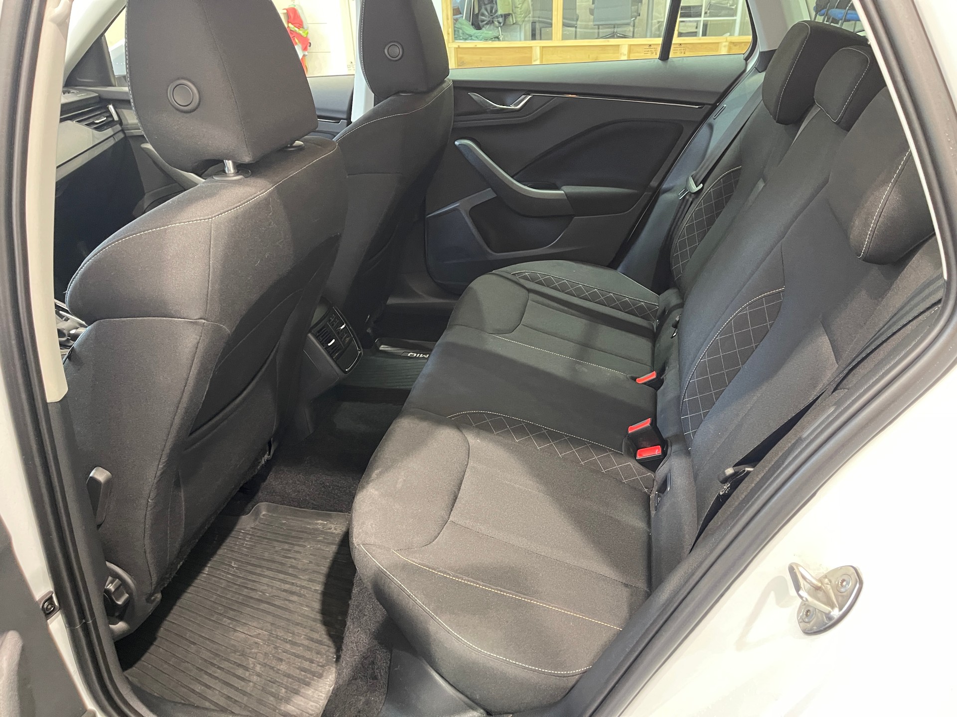 SKODA Kamiq 1.0 TSI Style DSG-image-11