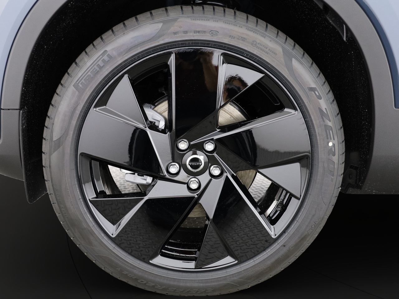 VOLVO XC40 2.0 B4 MH Black Edition-showroom-element-3