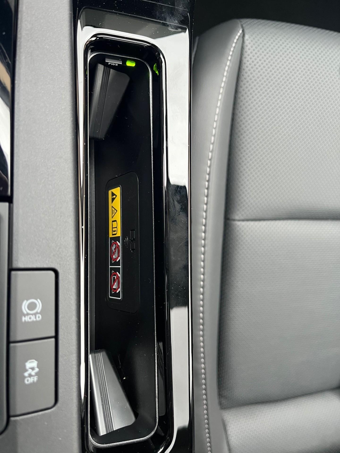 TOYOTA Prius 2,0 VVT-i Plug-in Hybrid Premium-image-11