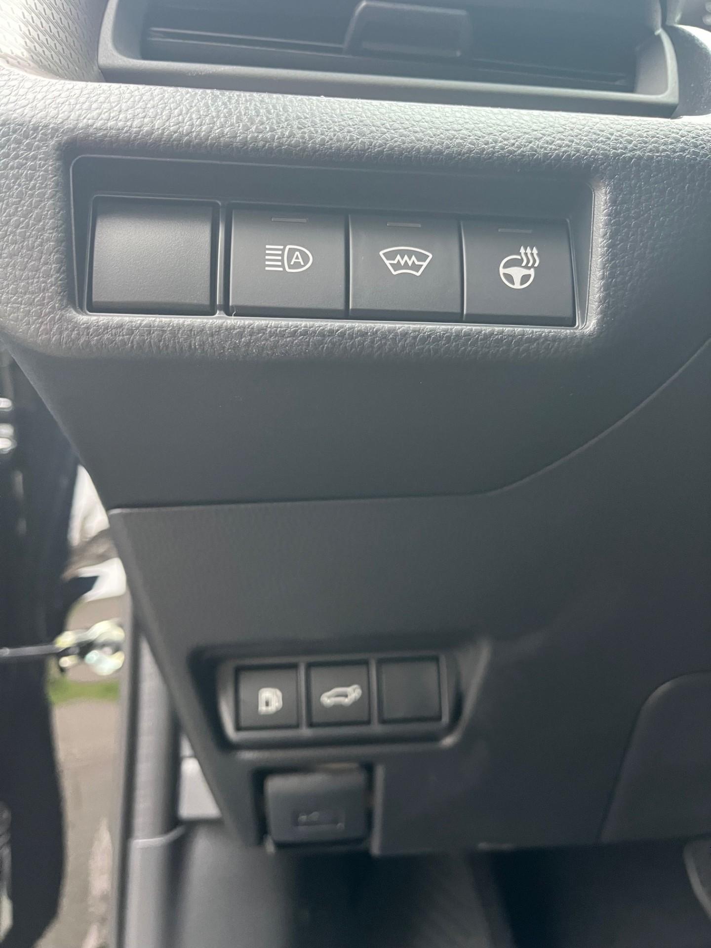 TOYOTA Prius 2,0 VVT-i Plug-in Hybrid Premium-image-9