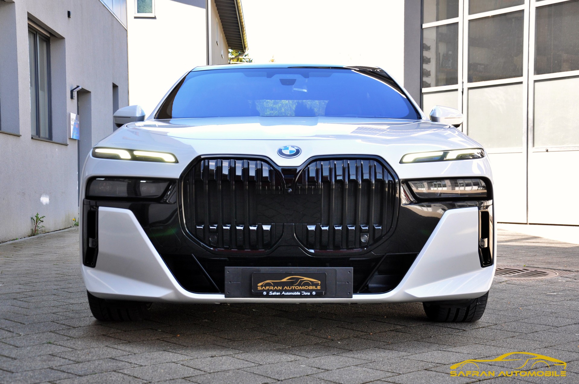 BMW 740d xDrive 48V M Sport Pro Steptronic-image-1