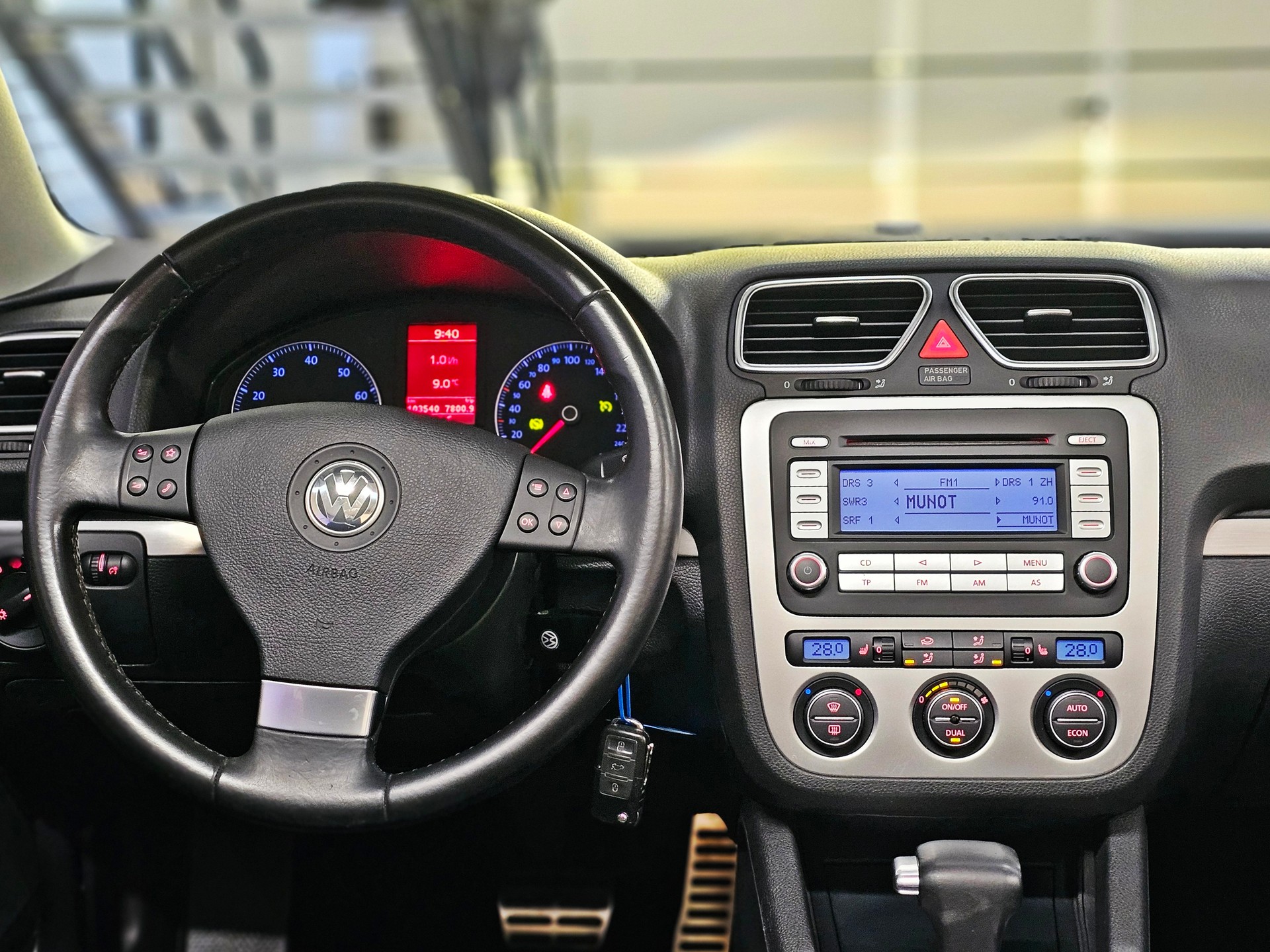 VW Eos 2.0 FSI Turbo-image-16