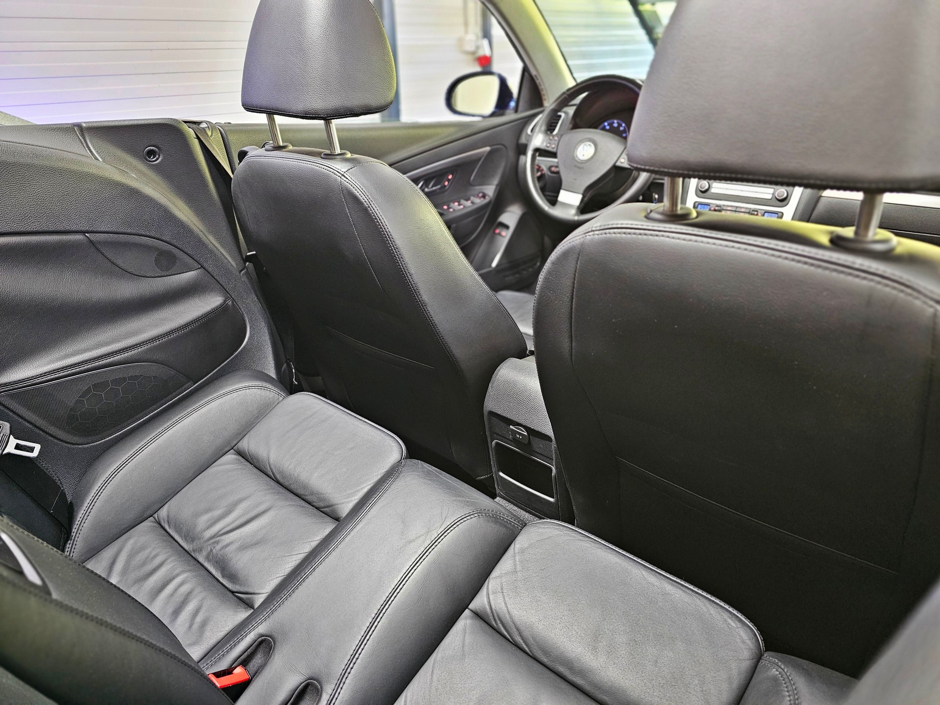 VW Eos 2.0 FSI Turbo-image-17