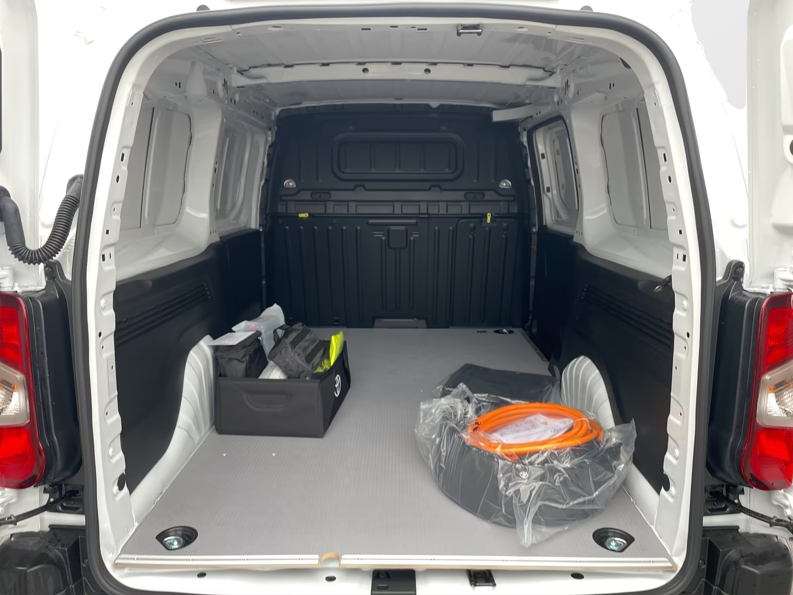 TOYOTA Proace City L1 Electric Meister 50 kWh-image-12