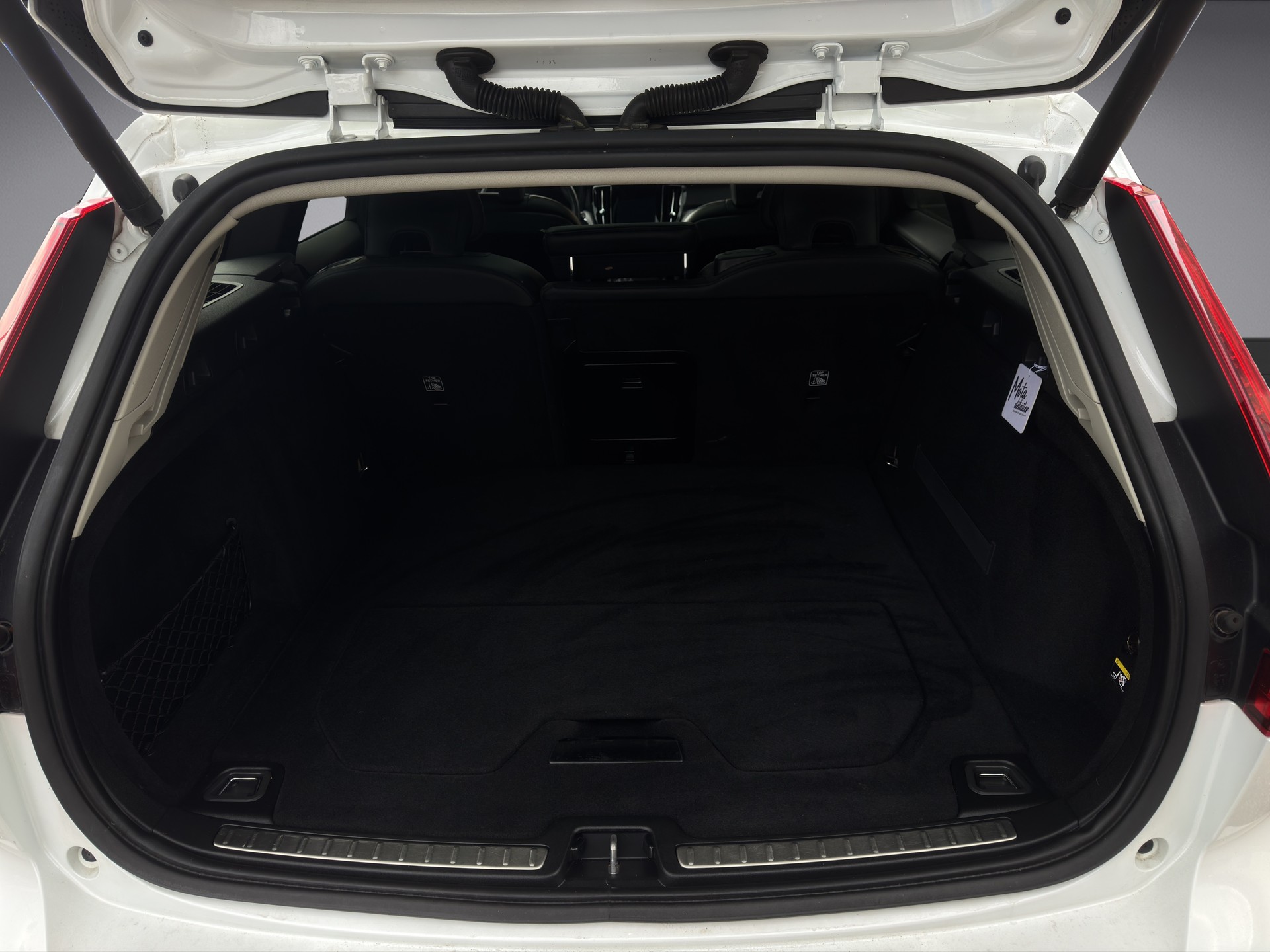 VOLVO V60 Cross Country 2.0 D4 AWD-image-5