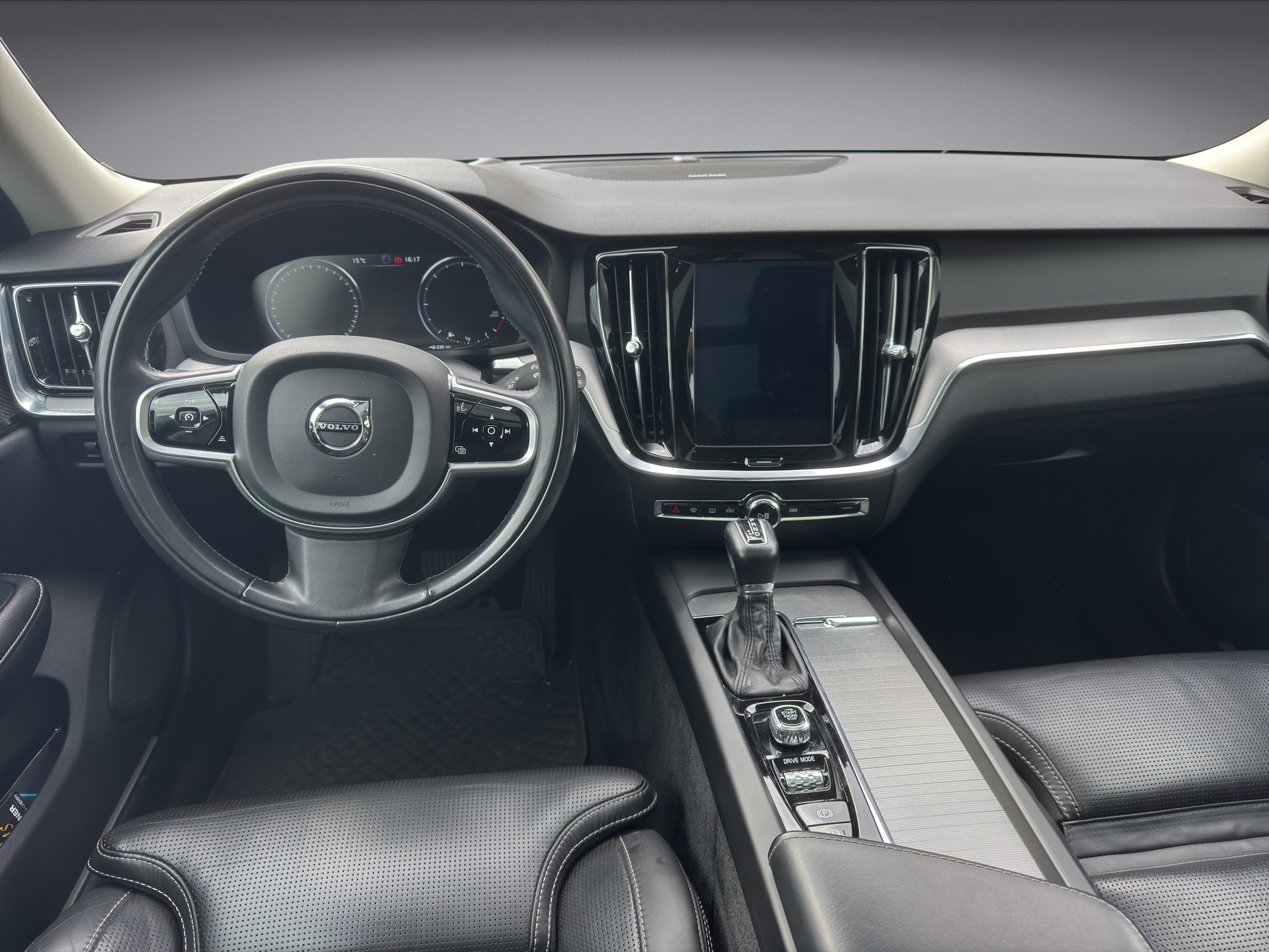 VOLVO V60 Cross Country 2.0 D4 AWD-image-8