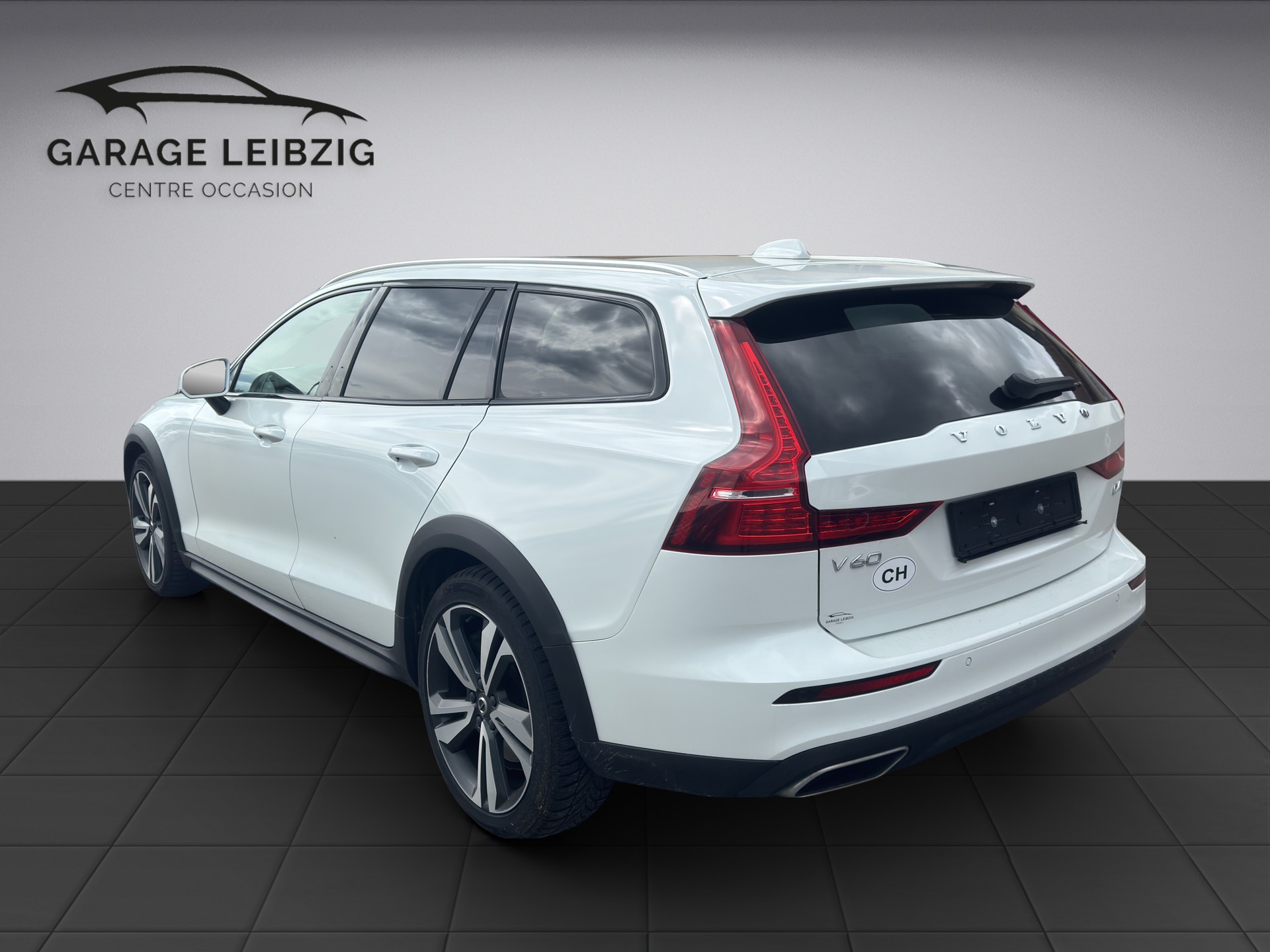 VOLVO V60 Cross Country 2.0 D4 AWD-image-2