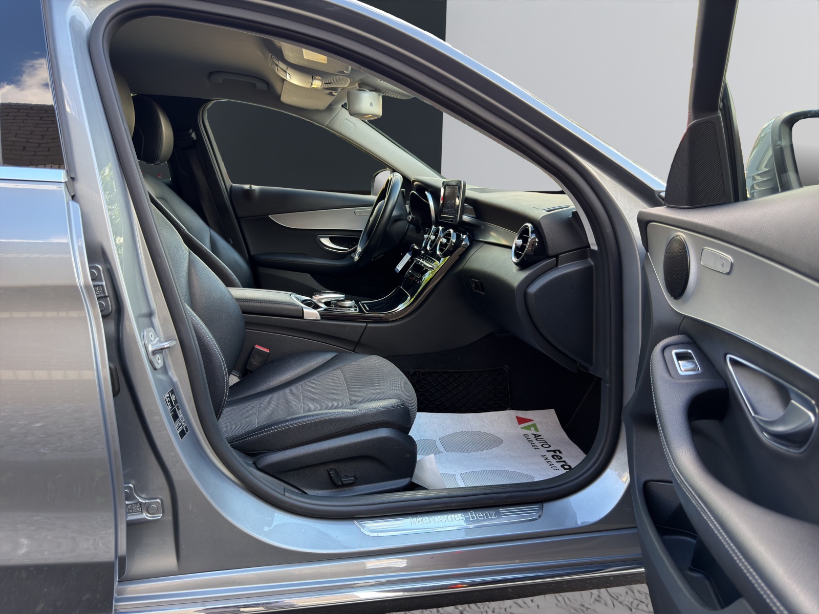 MERCEDES-BENZ C 200 Avantgarde 4Matic 7G-Tronic-image-21