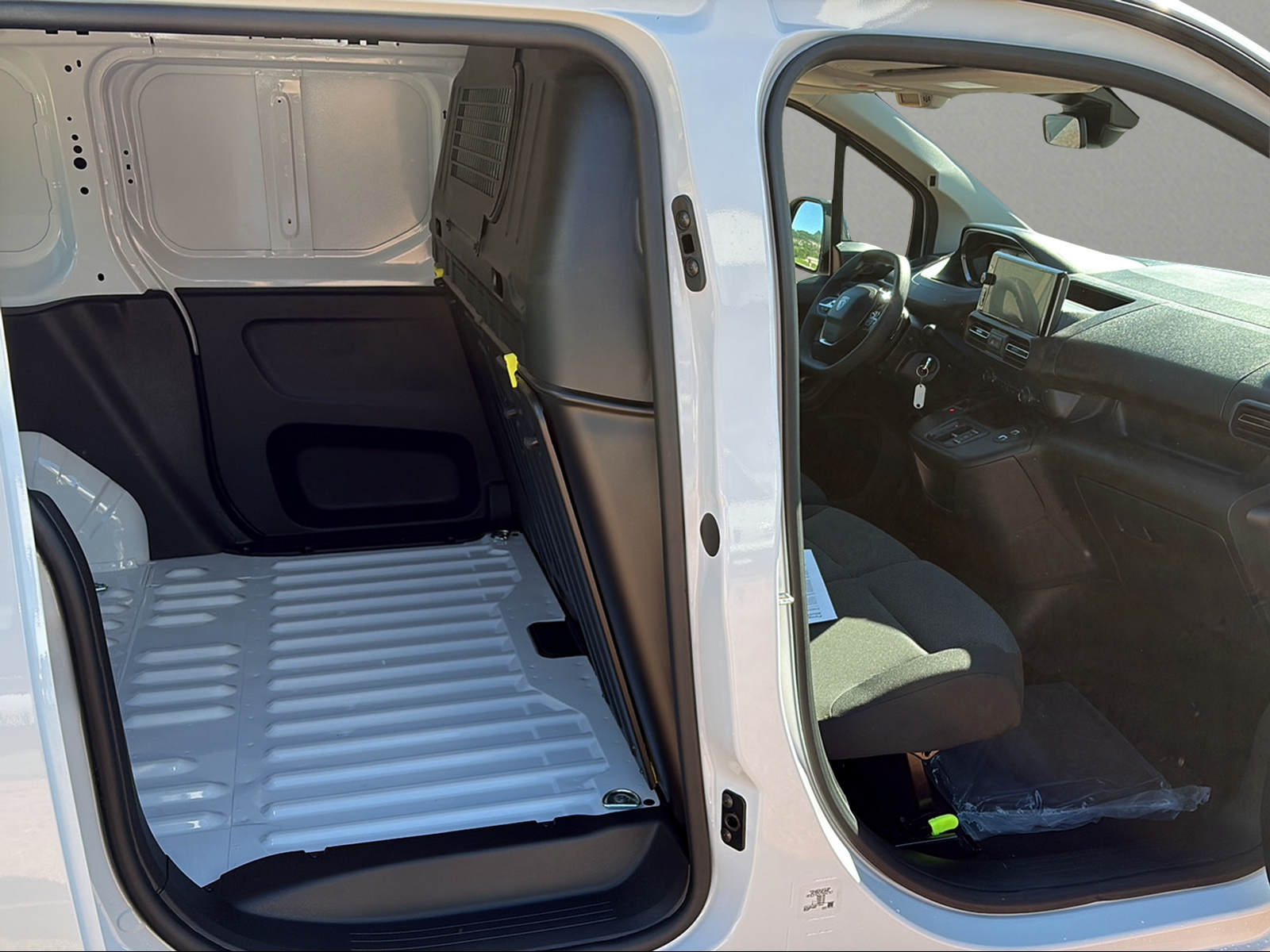 PEUGEOT Partner 1.5 Blue HDi Standard 650kg EAT8-image-7