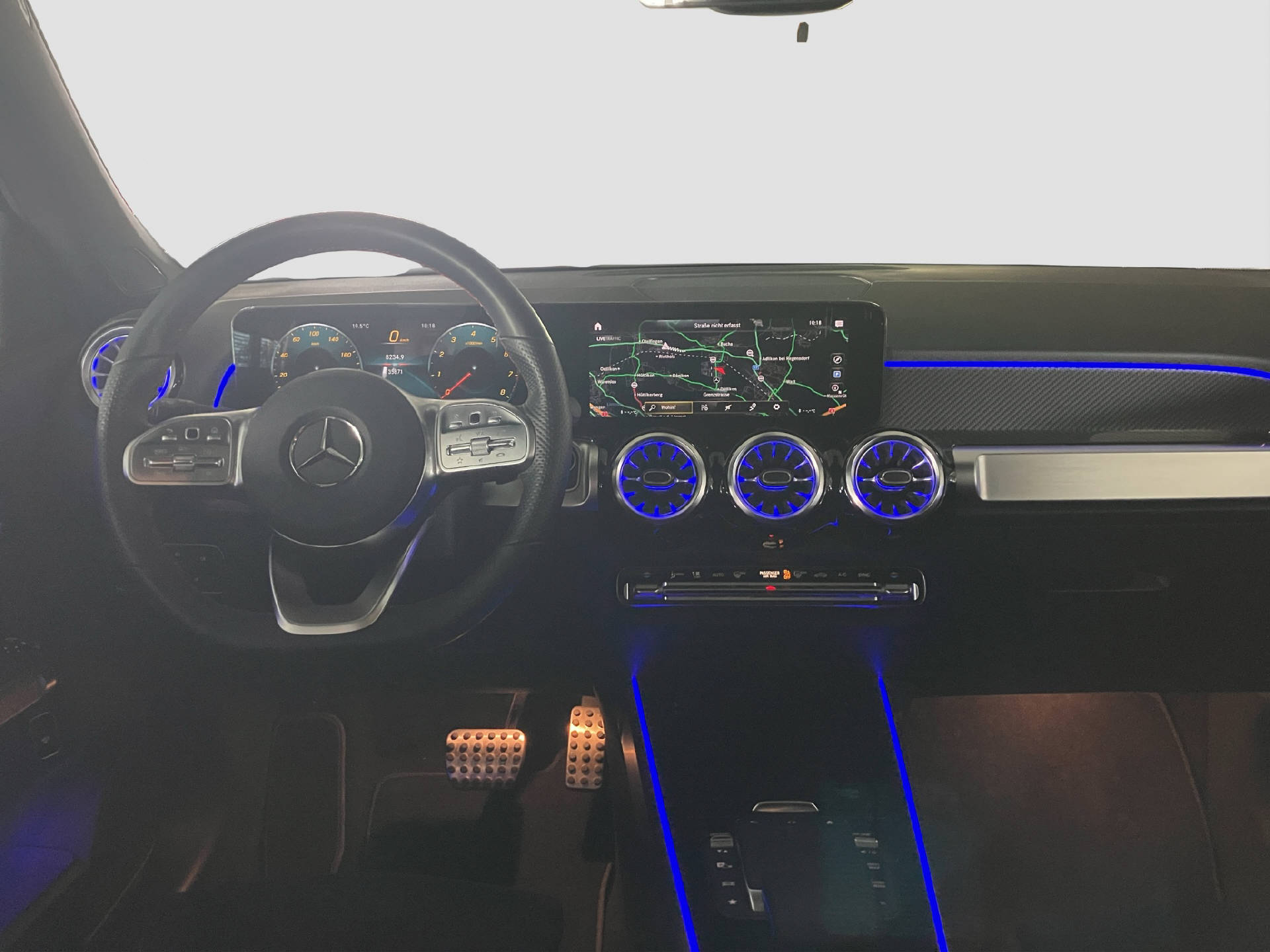 MERCEDES-BENZ GLB 200 AMG Line-image-7