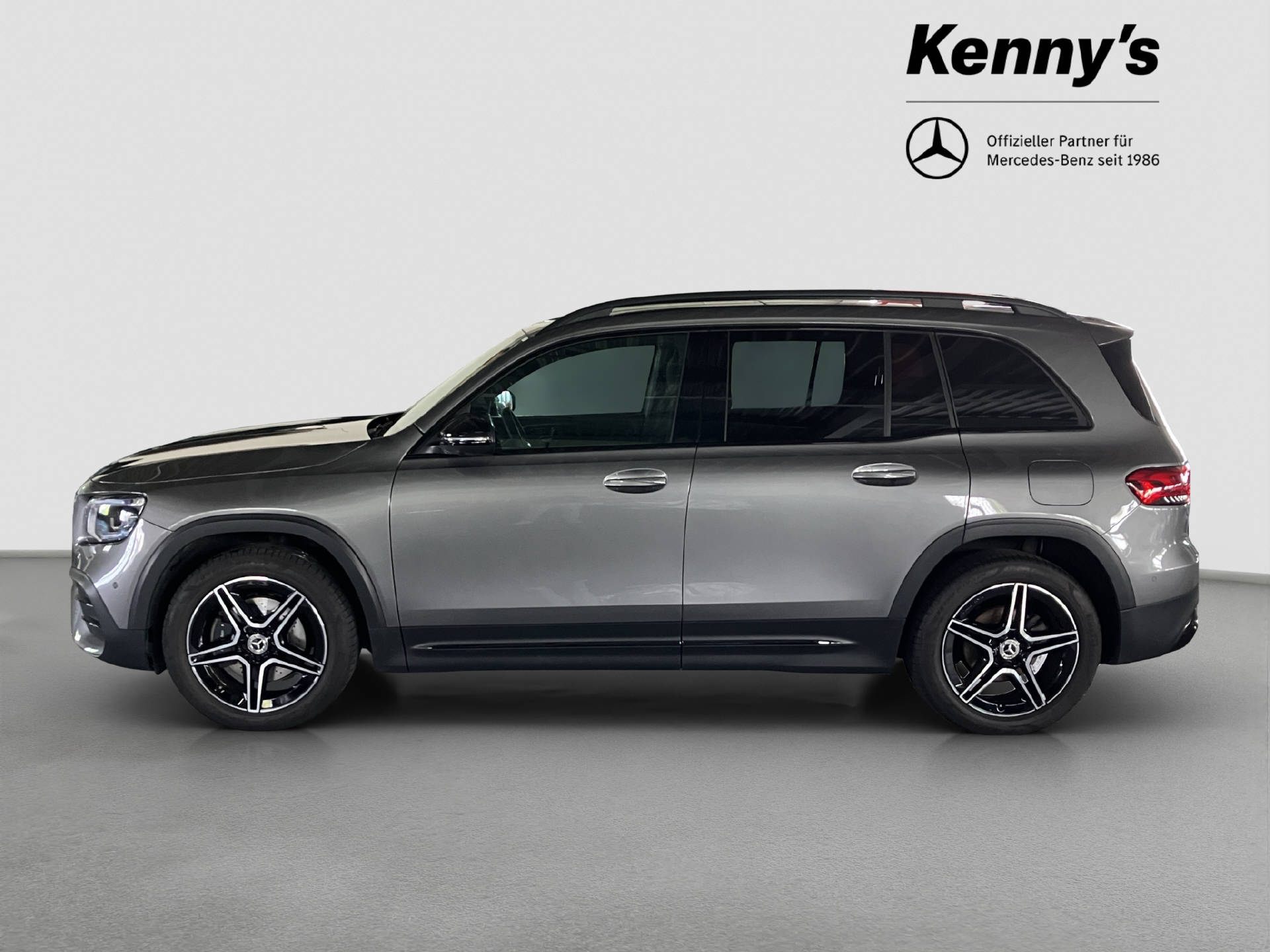 MERCEDES-BENZ GLB 200 AMG Line-showroom-element-2