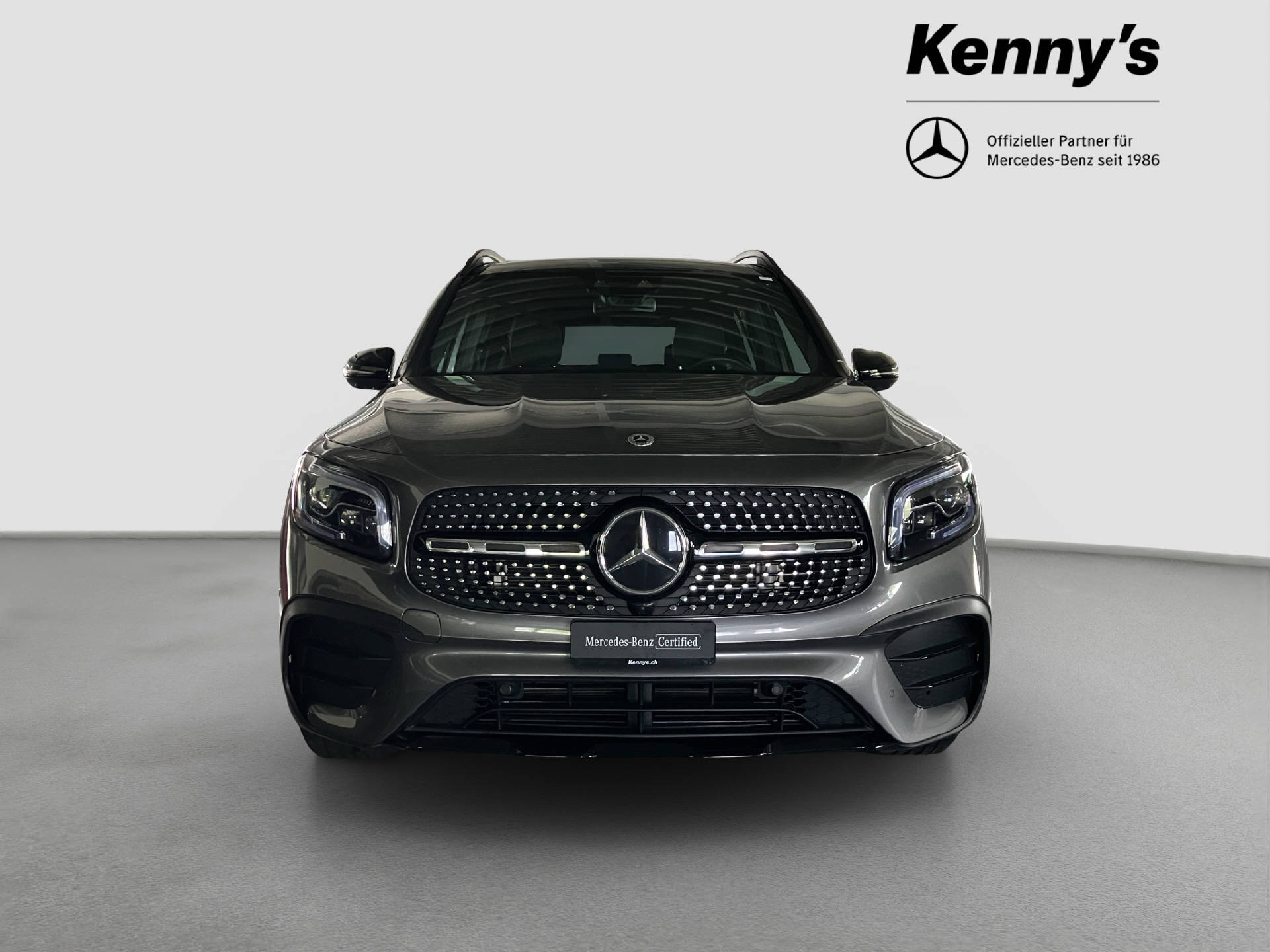 MERCEDES-BENZ GLB 200 AMG Line-showroom-element-1