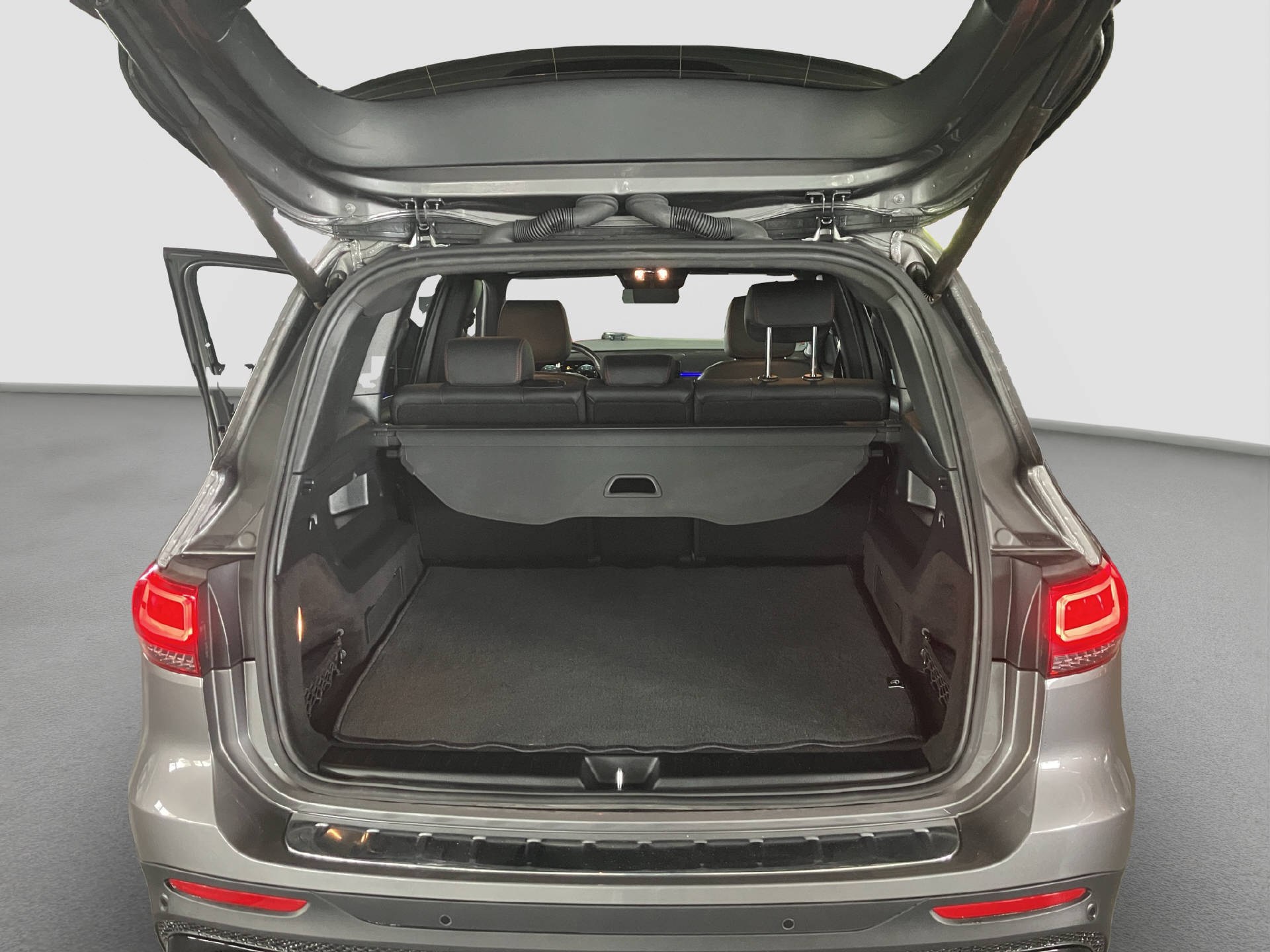 MERCEDES-BENZ GLB 200 AMG Line-image-13