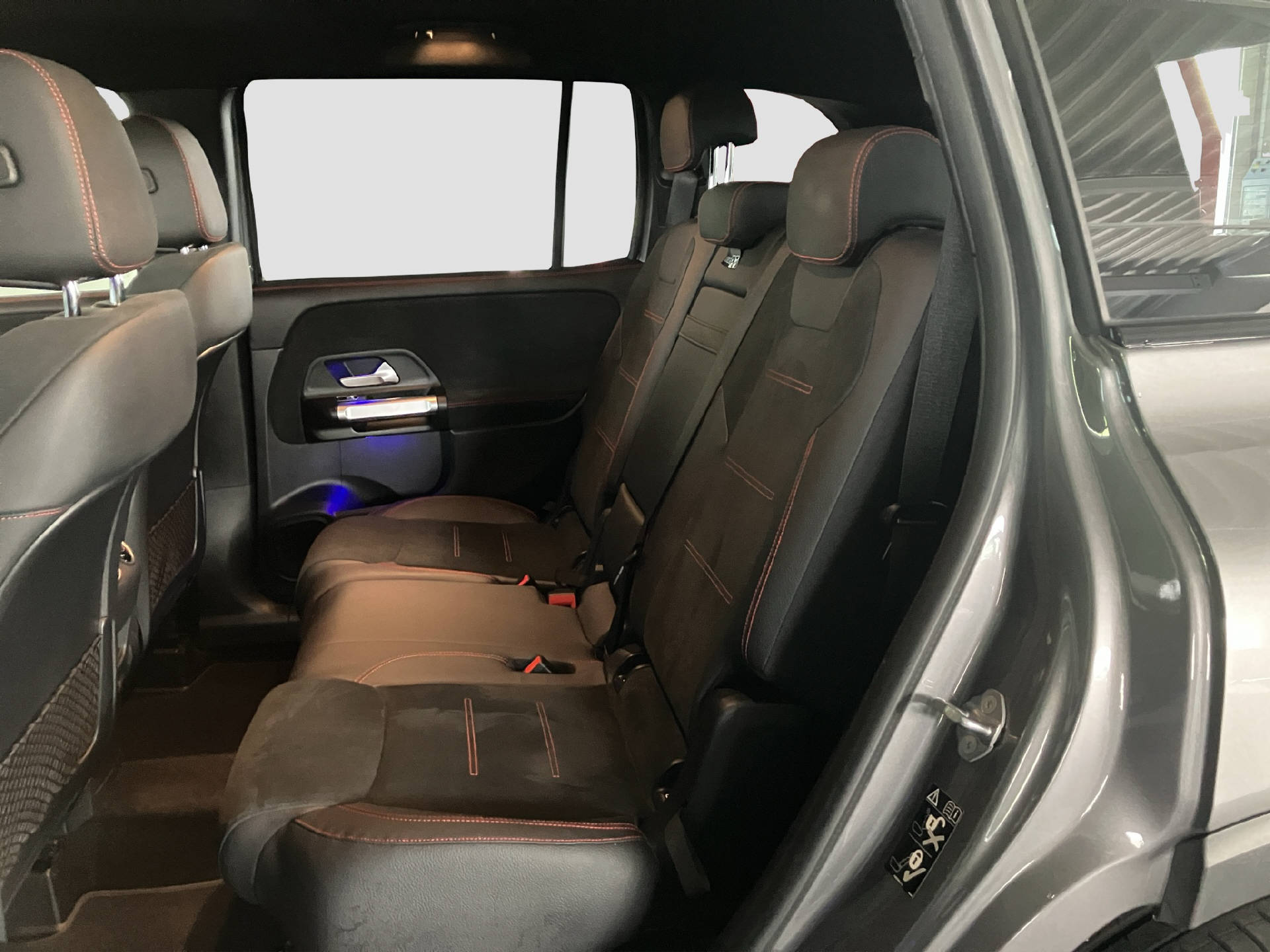MERCEDES-BENZ GLB 200 AMG Line-image-12