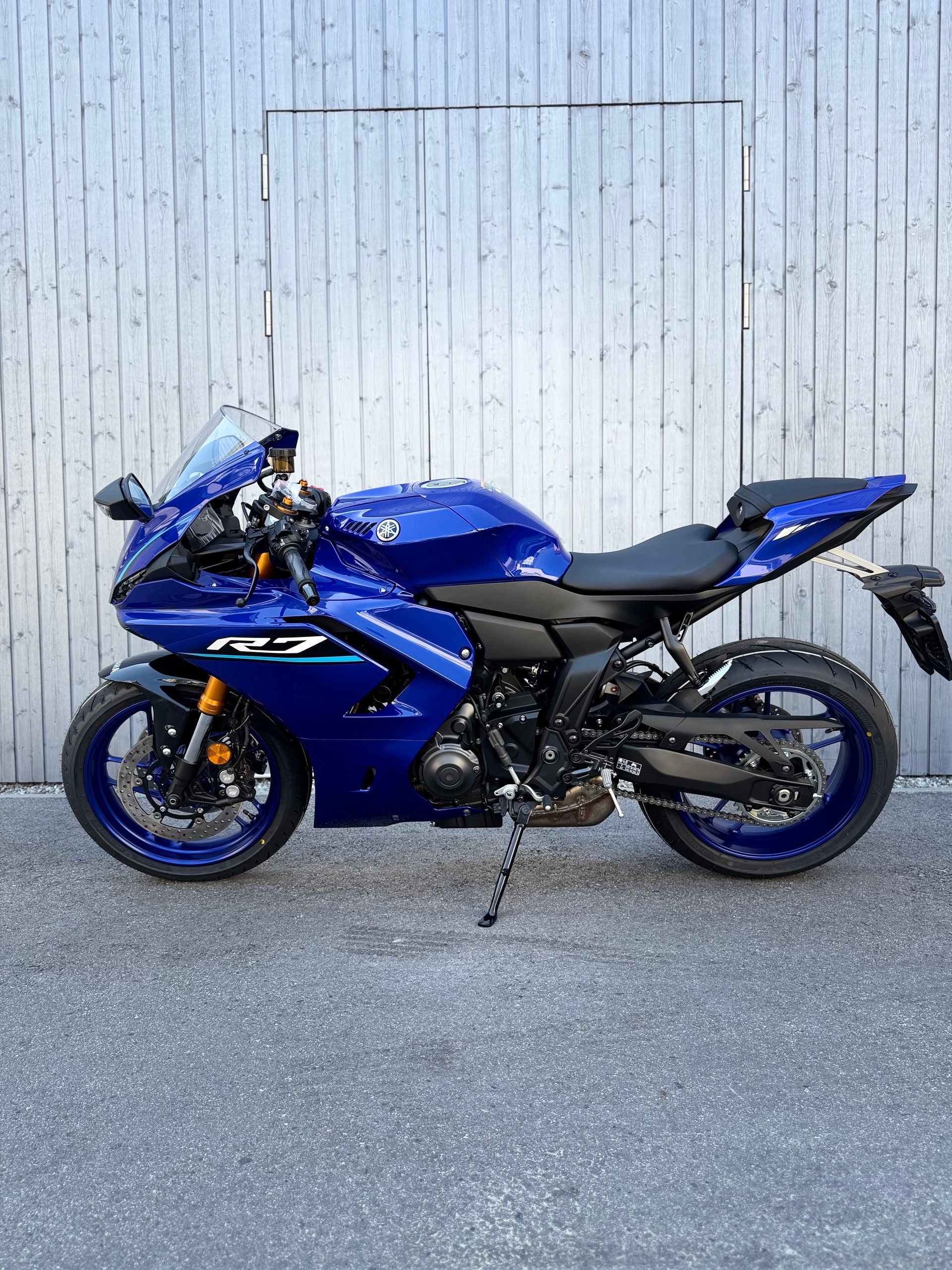 YAMAHA R7-showroom-element-3