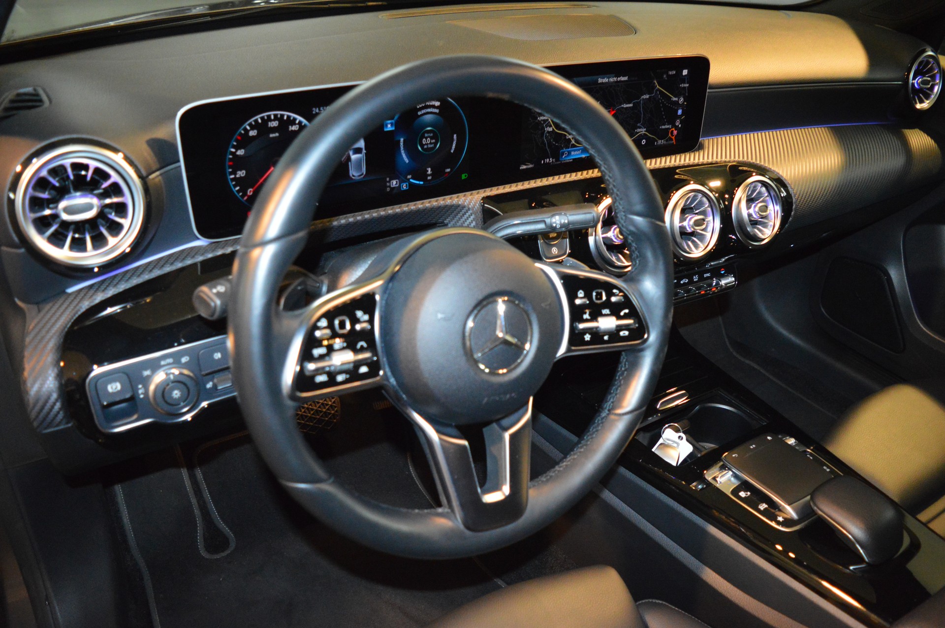 MERCEDES-BENZ A 200 Style 7G-DCT-image-17