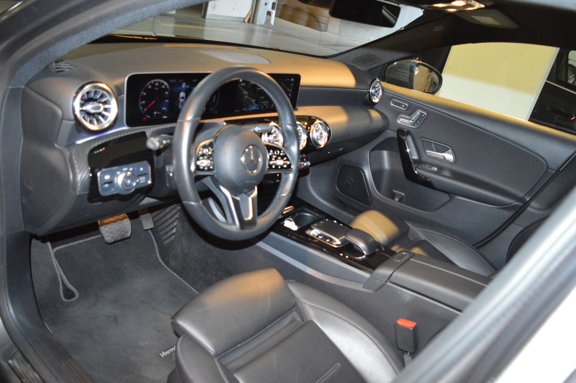 MERCEDES-BENZ A 200 Style 7G-DCT-image-15