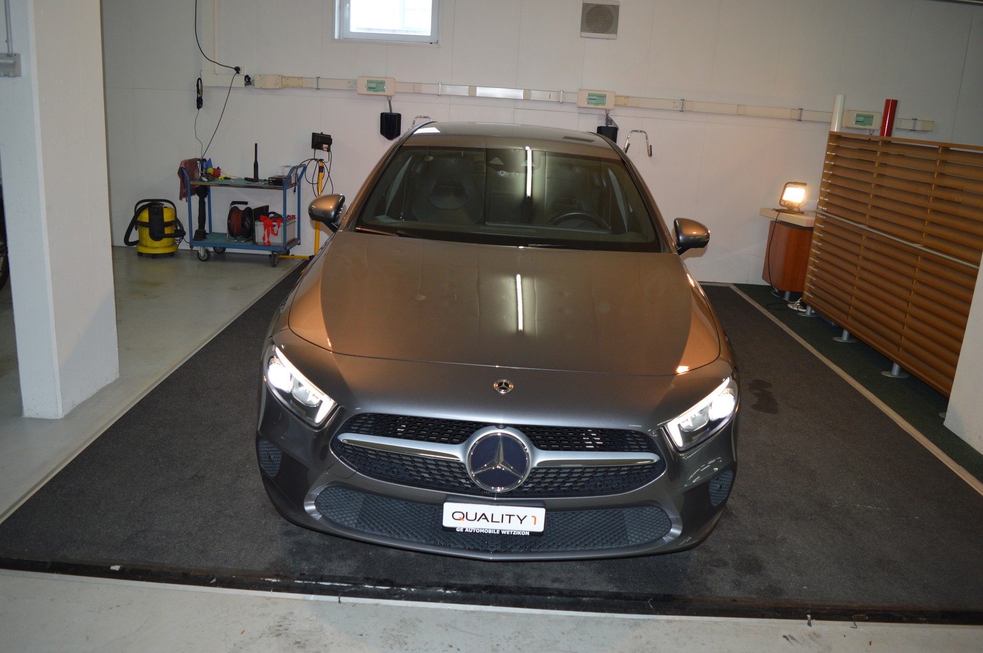 MERCEDES-BENZ A 200 Style 7G-DCT-showroom-element-3