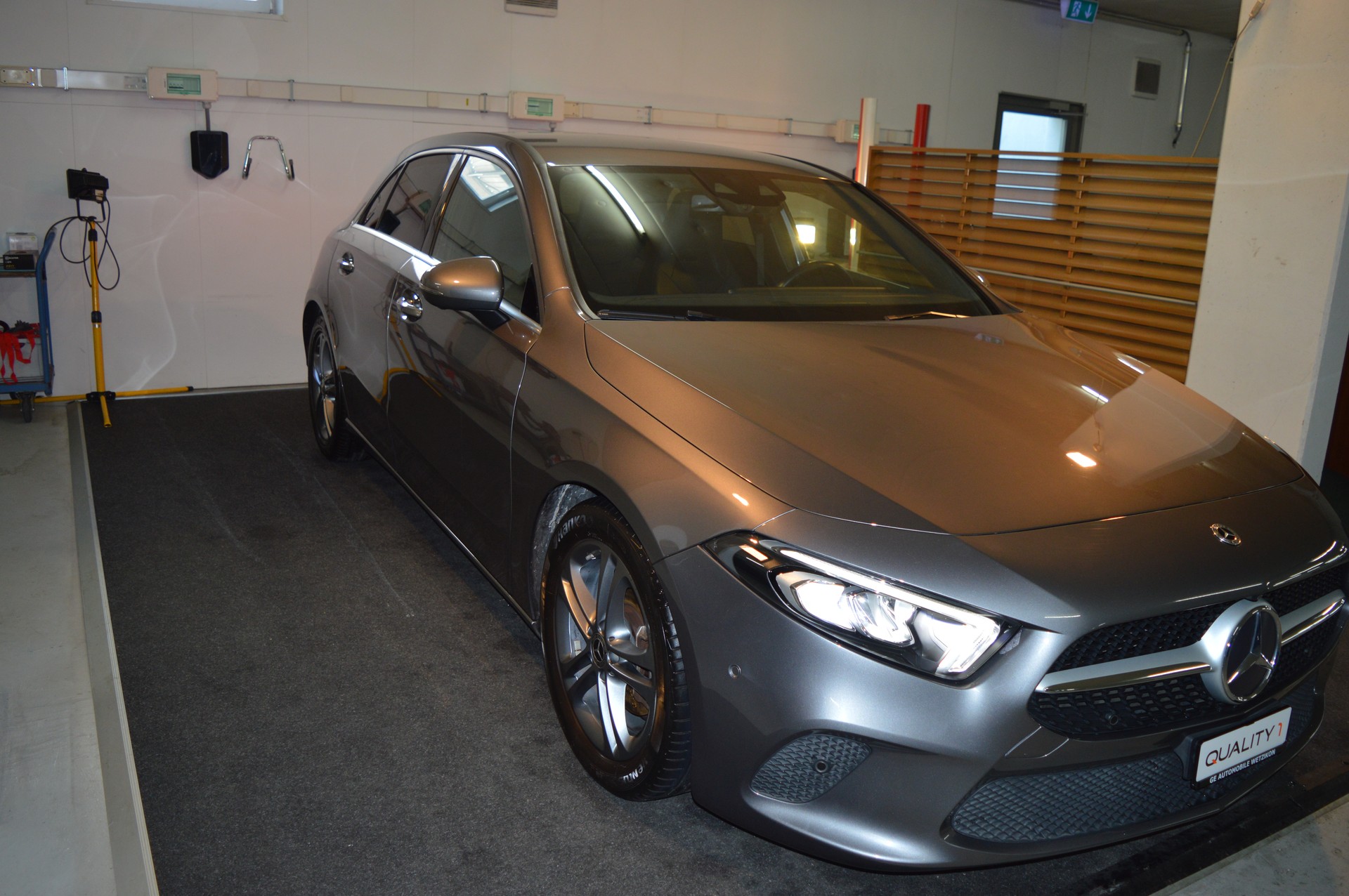 MERCEDES-BENZ A 200 Style 7G-DCT-showroom-element-1