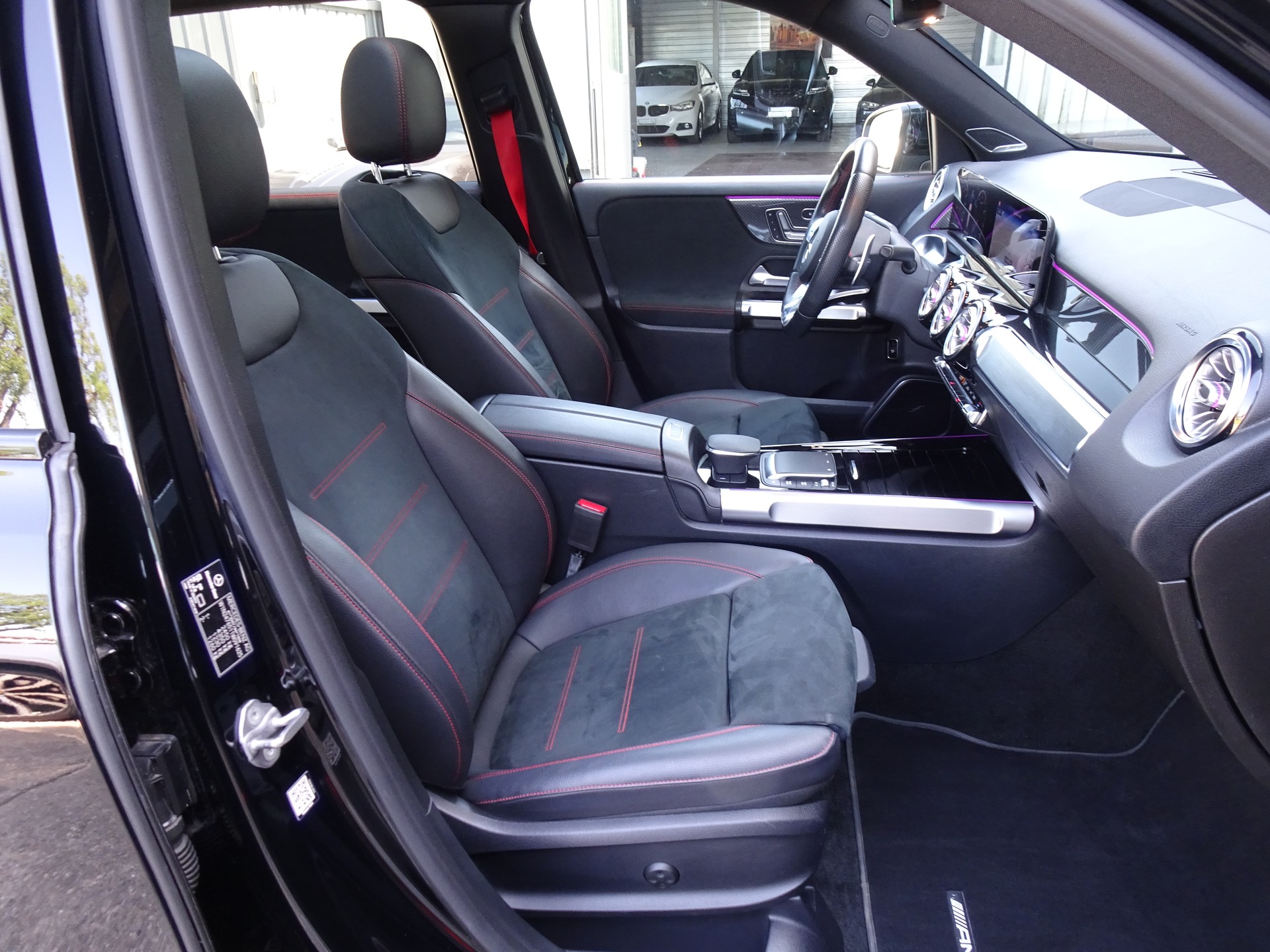 MERCEDES-BENZ GLB 35 AMG 4 MATIC 8G-Tronic-image-10
