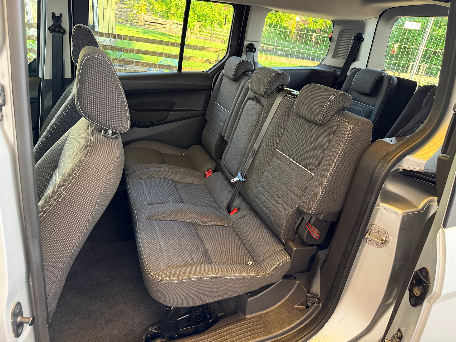 FORD Grand Tourneo Connect 1.5 TDCi Titanium Powershift-image-10