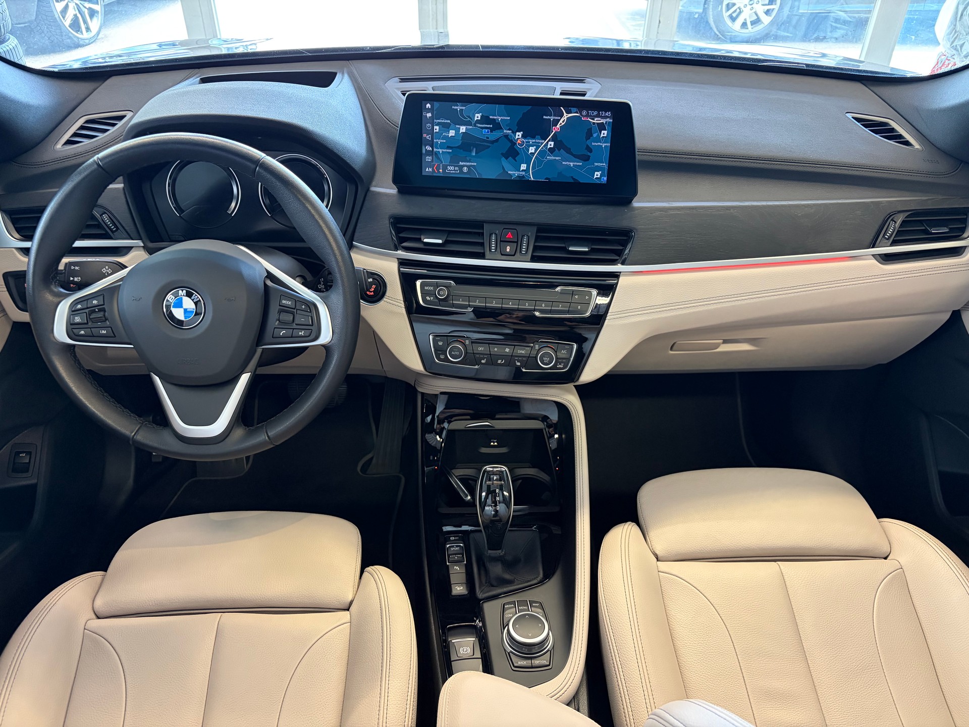 BMW X1 xDrive 20d xLine | CH | Gratis Service | Navi Plus | LED | PANORAMA | Leder Oyster | TOP AUSSTATTUNG | AHK |-image-12