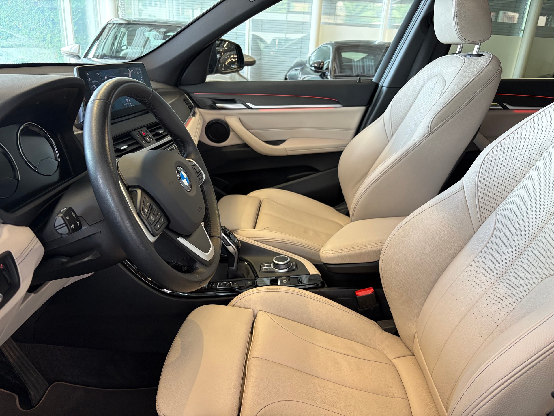 BMW X1 xDrive 20d xLine | CH | Gratis Service | Navi Plus | LED | PANORAMA | Leder Oyster | TOP AUSSTATTUNG | AHK |-image-10