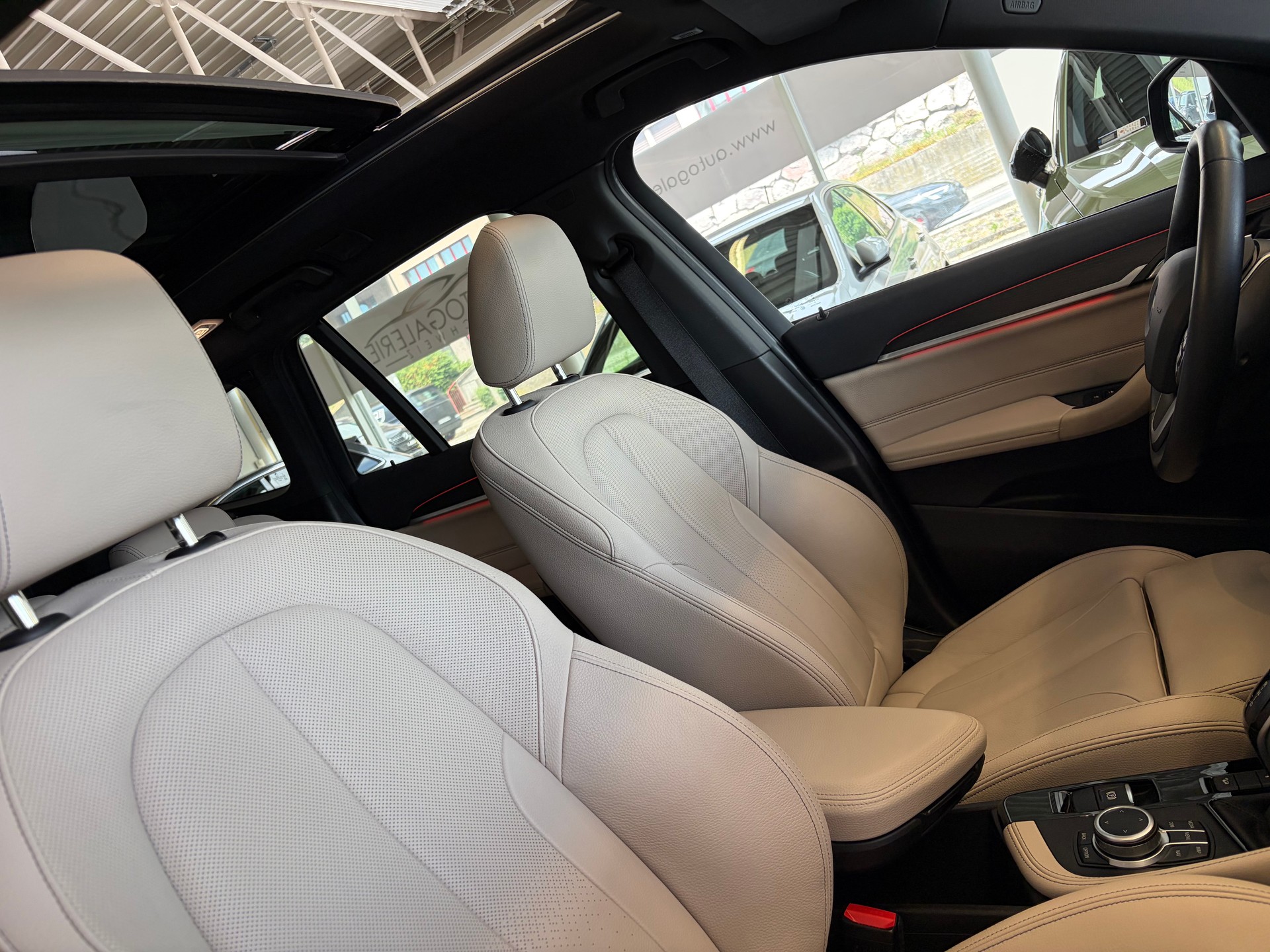 BMW X1 xDrive 20d xLine | CH | Gratis Service | Navi Plus | LED | PANORAMA | Leder Oyster | TOP AUSSTATTUNG | AHK |-image-32