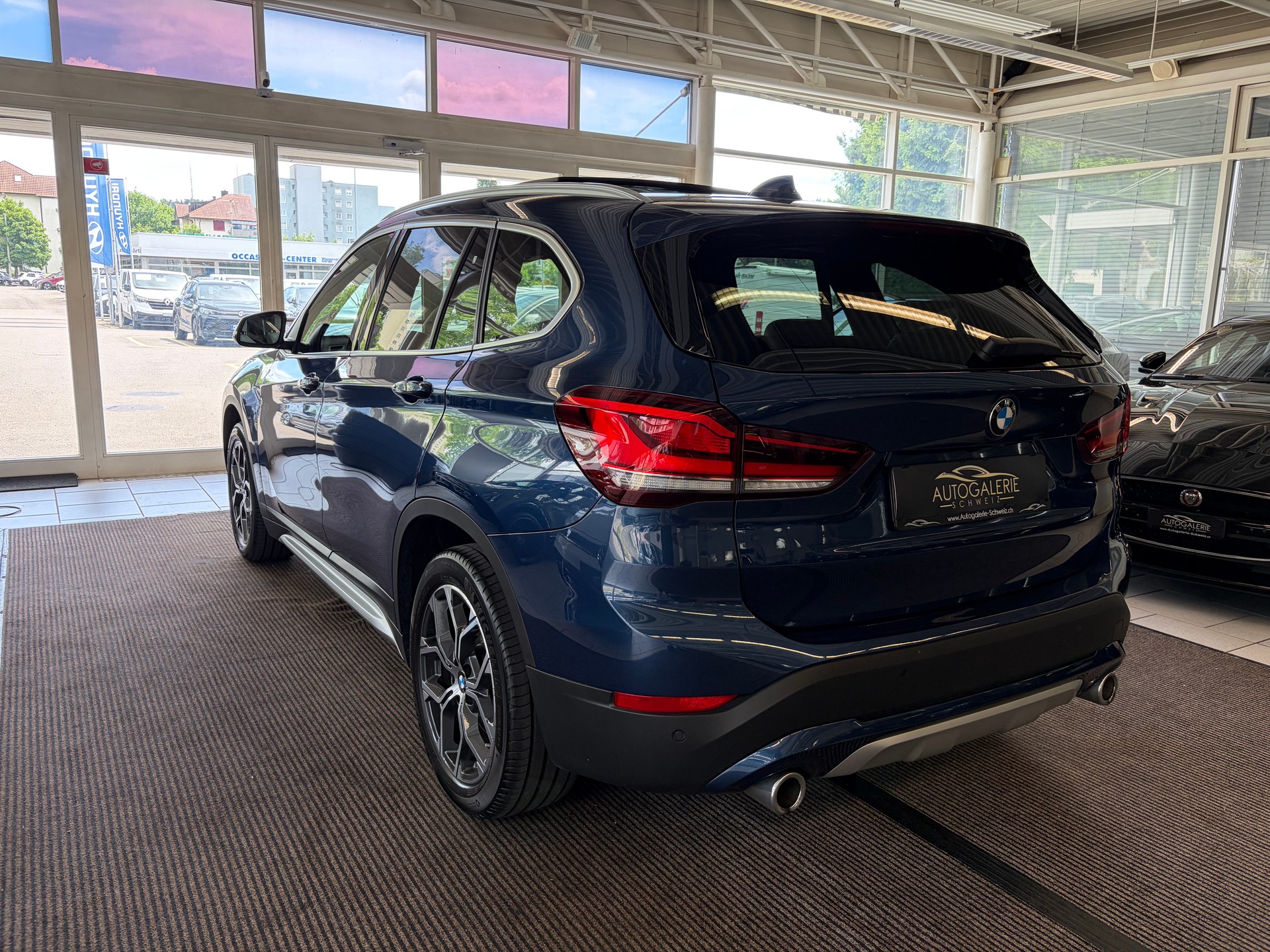 BMW X1 xDrive 20d xLine | CH | Gratis Service | Navi Plus | LED | PANORAMA | Leder Oyster | TOP AUSSTATTUNG | AHK |-image-9
