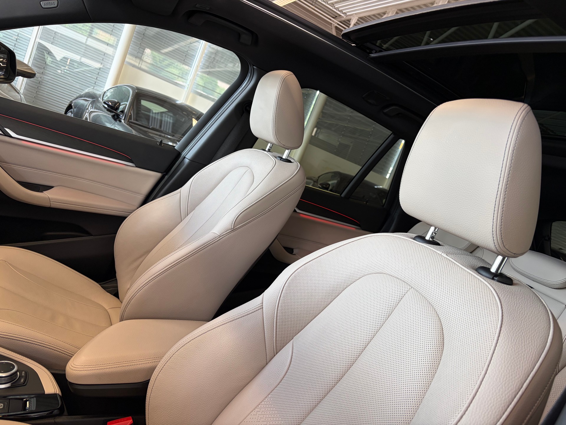 BMW X1 xDrive 20d xLine | CH | Gratis Service | Navi Plus | LED | PANORAMA | Leder Oyster | TOP AUSSTATTUNG | AHK |-image-11