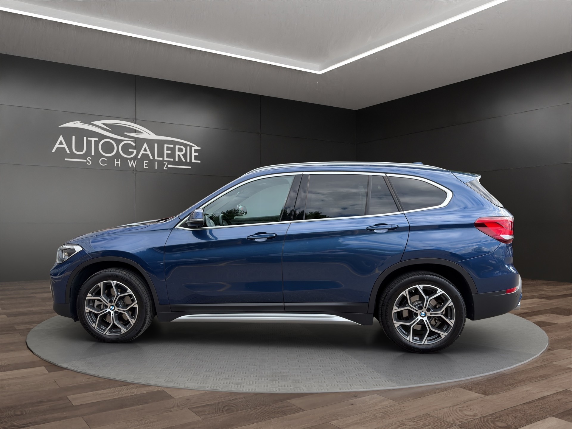 BMW X1 xDrive 20d xLine | CH | Gratis Service | Navi Plus | LED | PANORAMA | Leder Oyster | TOP AUSSTATTUNG | AHK |-image-2