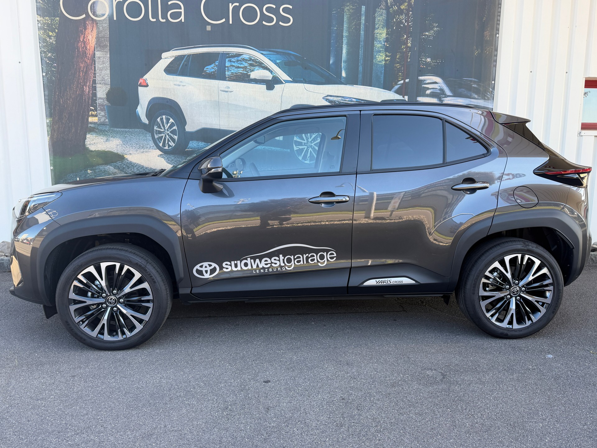 TOYOTA Yaris Cross 1.5 Premium FWD-showroom-element-1