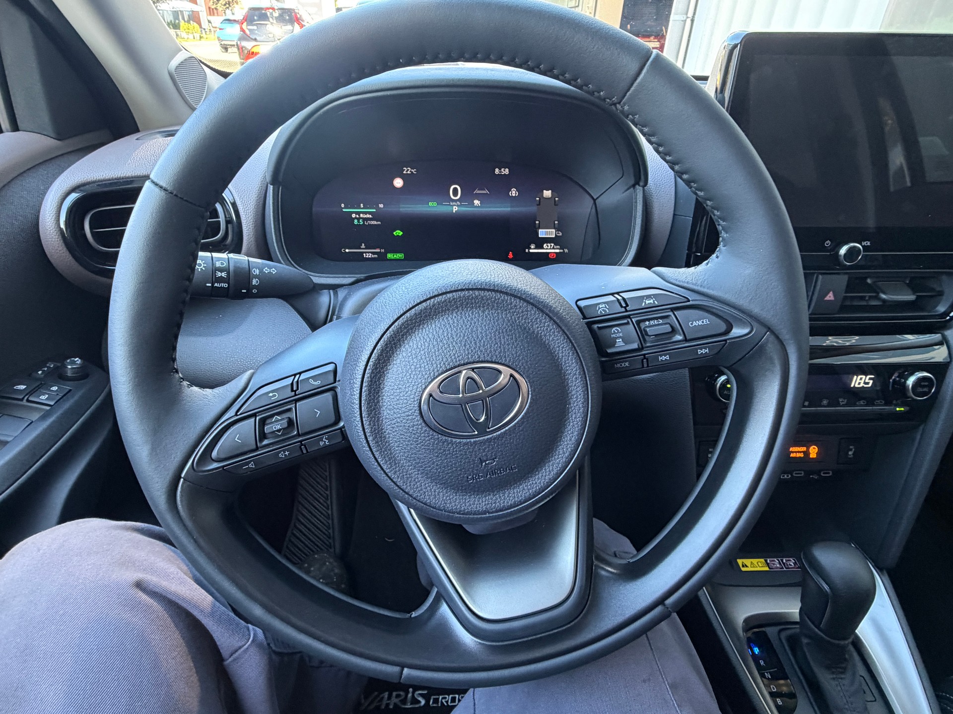 TOYOTA Yaris Cross 1.5 Premium FWD-image-13