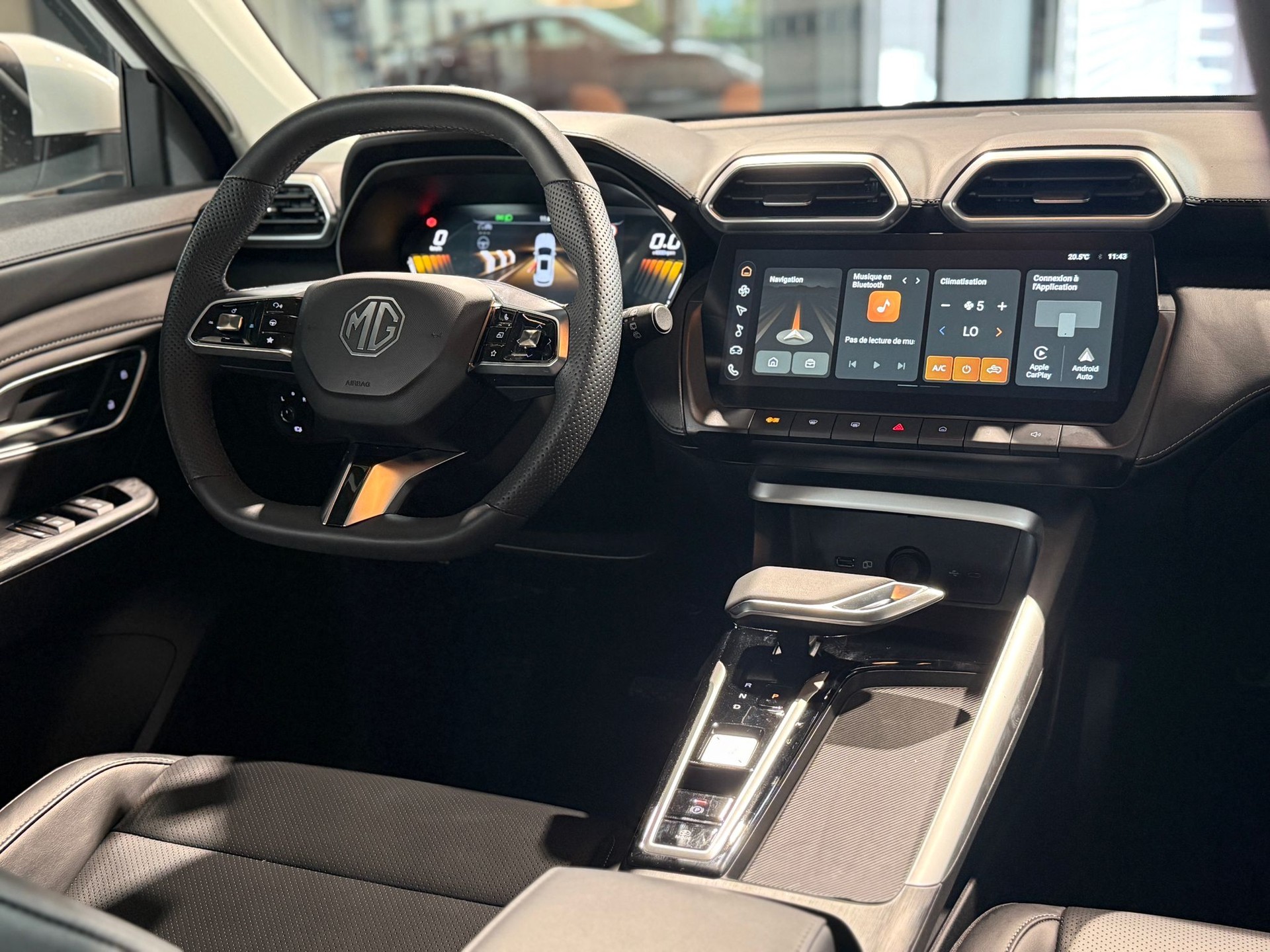 MG ZS 1.5 HEV Luxury-image-13