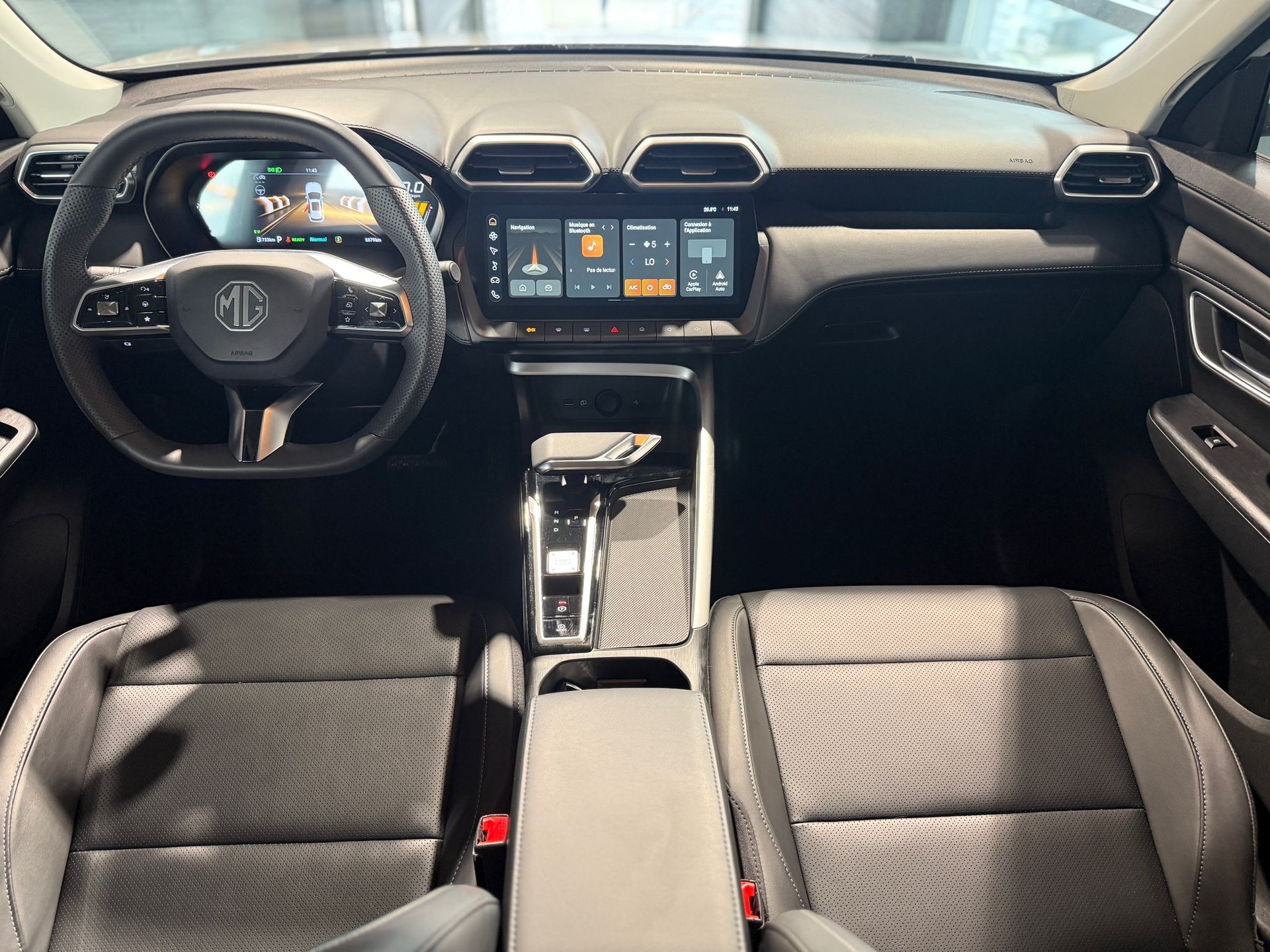 MG ZS 1.5 HEV Luxury-image-12