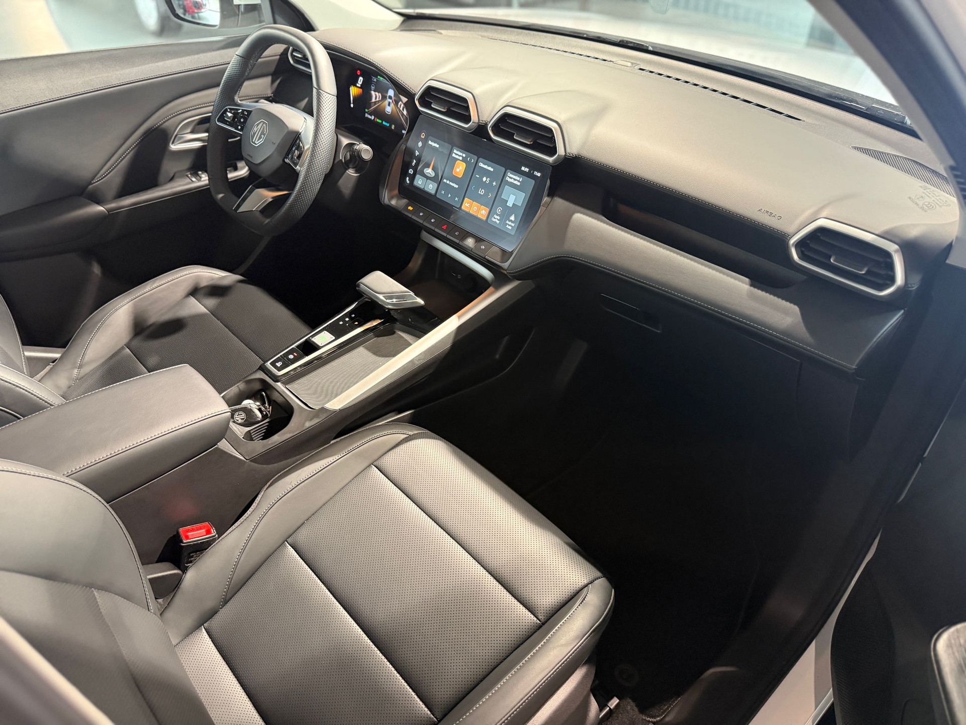 MG ZS 1.5 HEV Luxury-image-11