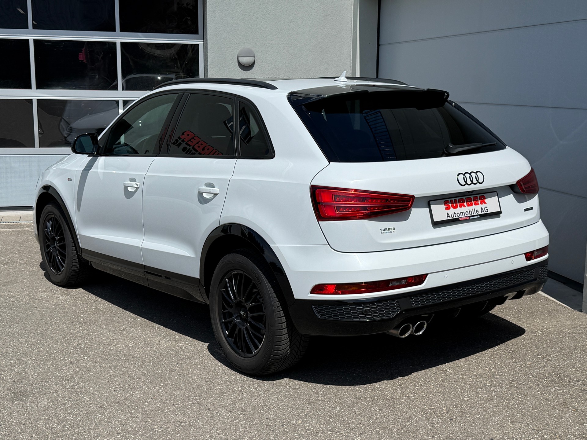 AUDI Q3 2.0 TDI sport quattro S line mit Panoramadach-showroom-element-2