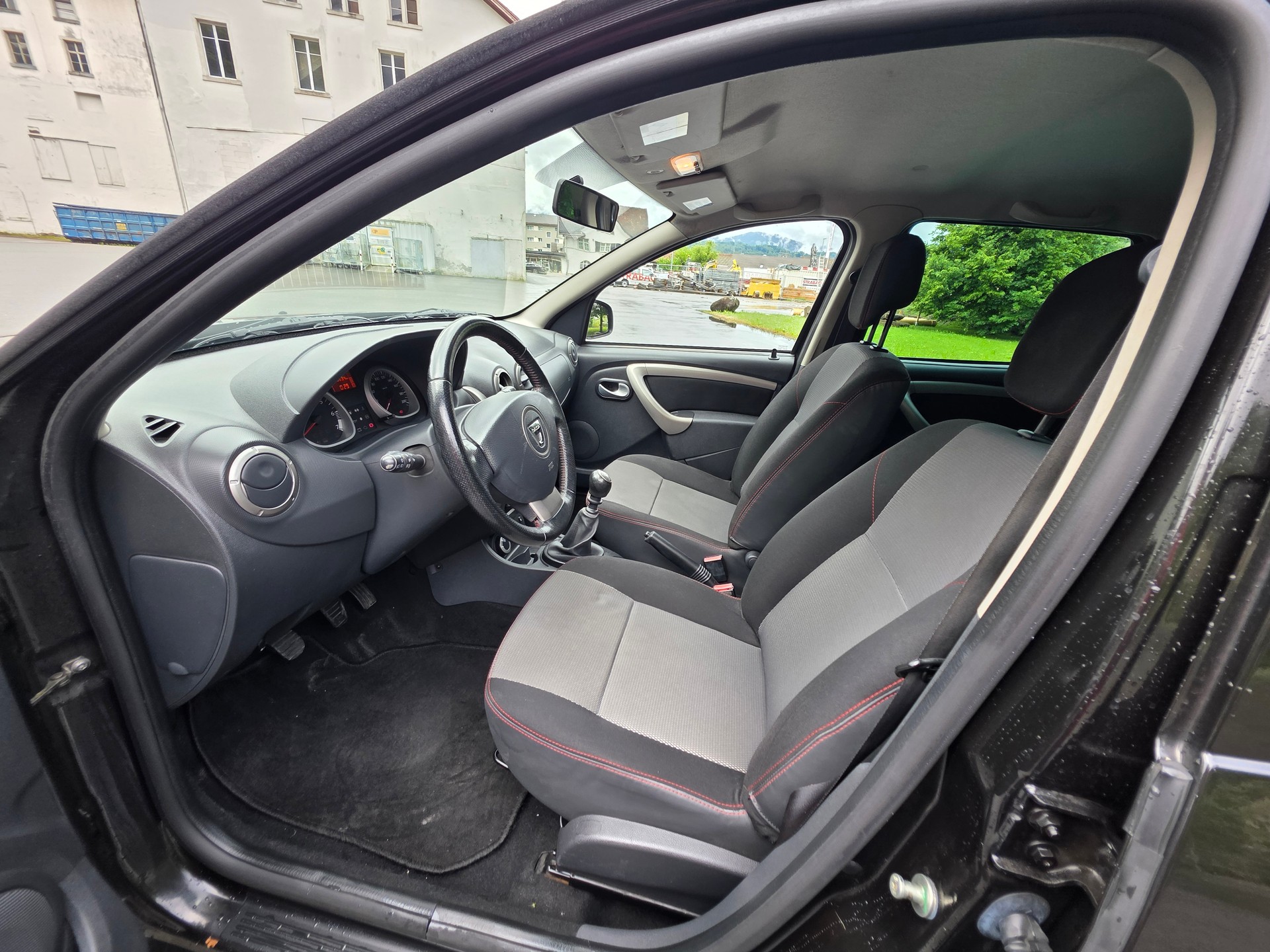 DACIA Duster 1.6 Ambiance 4x4-image-21