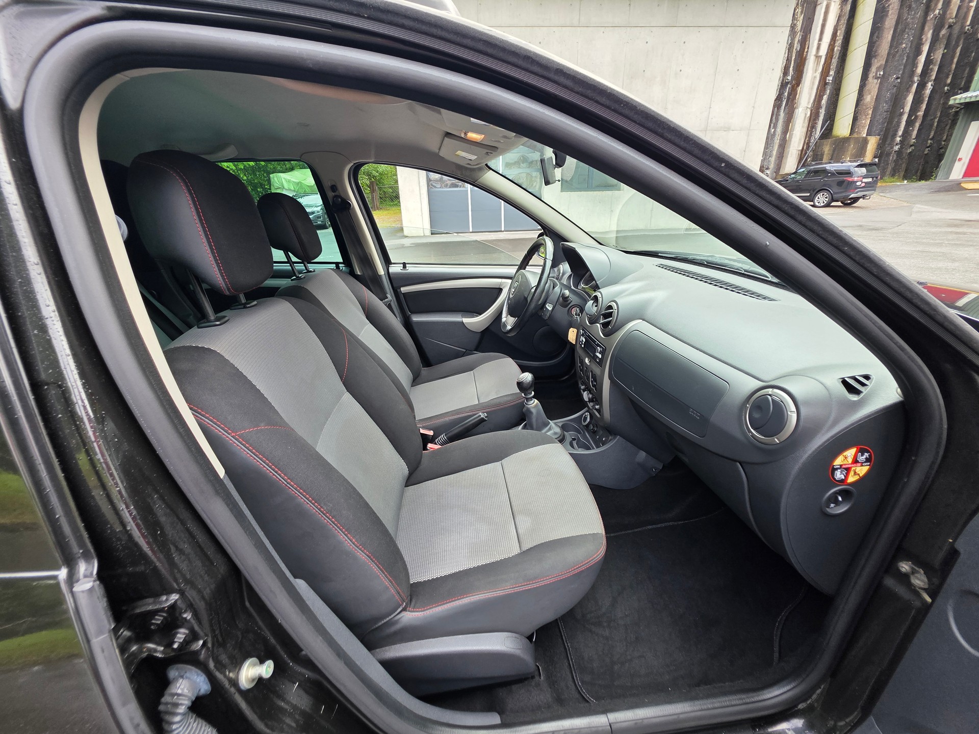 DACIA Duster 1.6 Ambiance 4x4-image-22