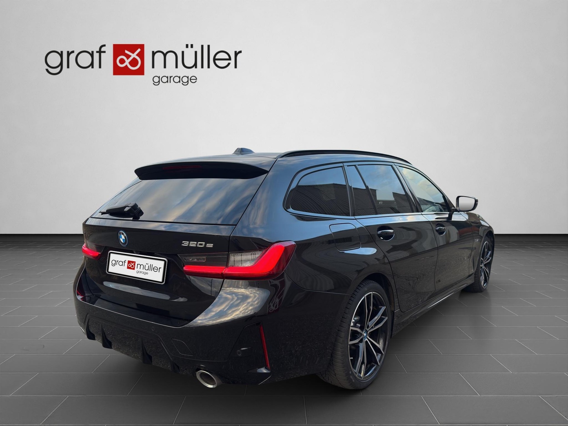 BMW 320e xDrive Touring-image-16