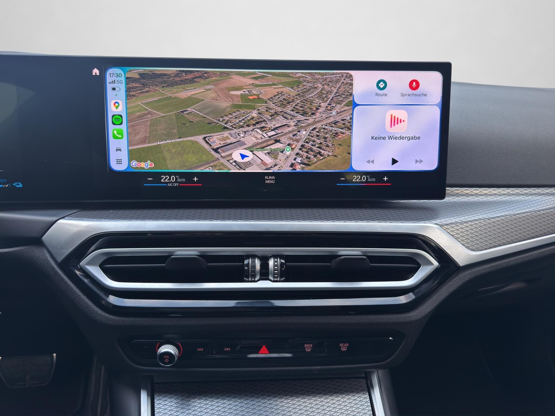 BMW 320e xDrive Touring-image-6