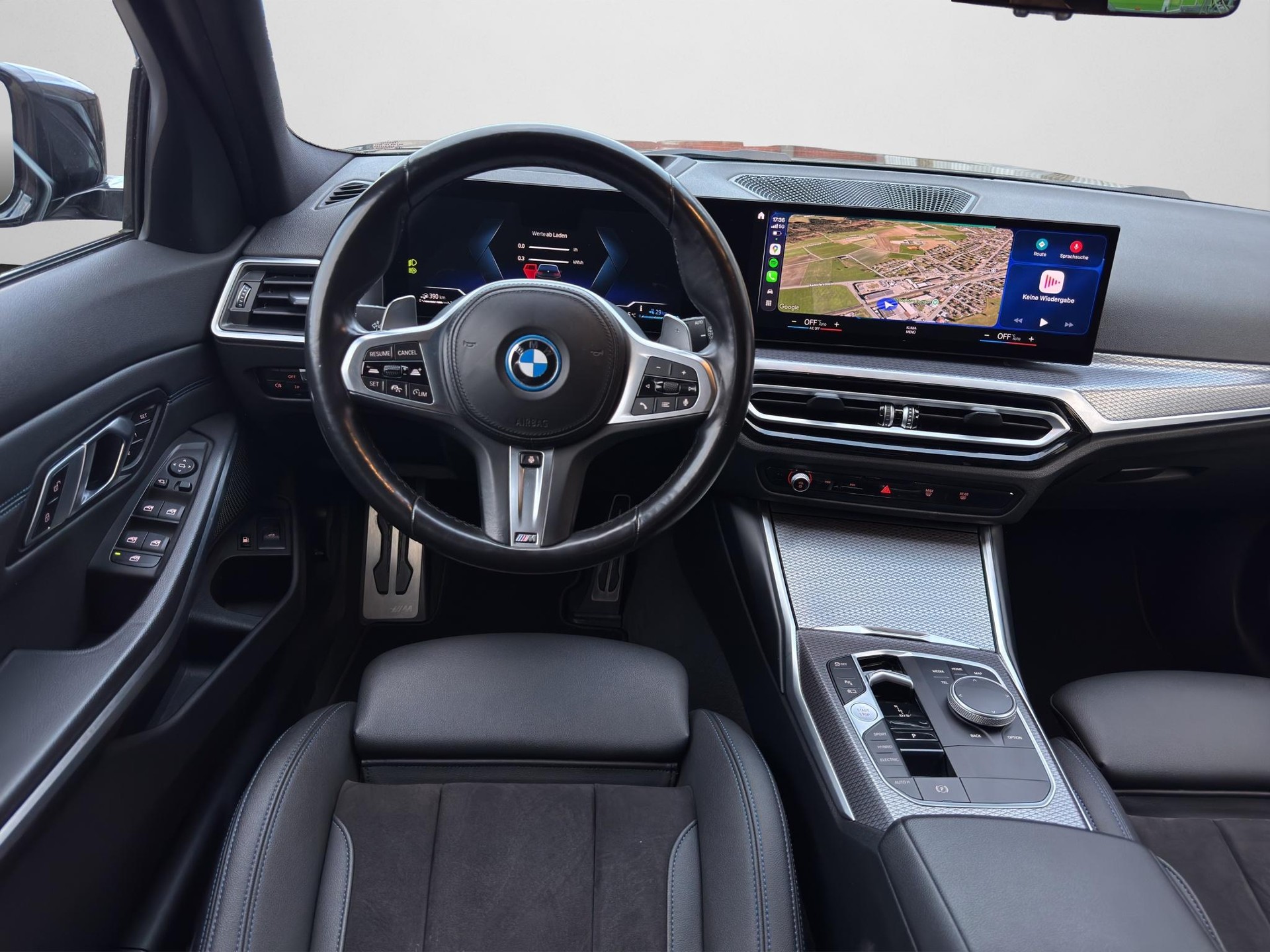 BMW 320e xDrive Touring-showroom-element-3