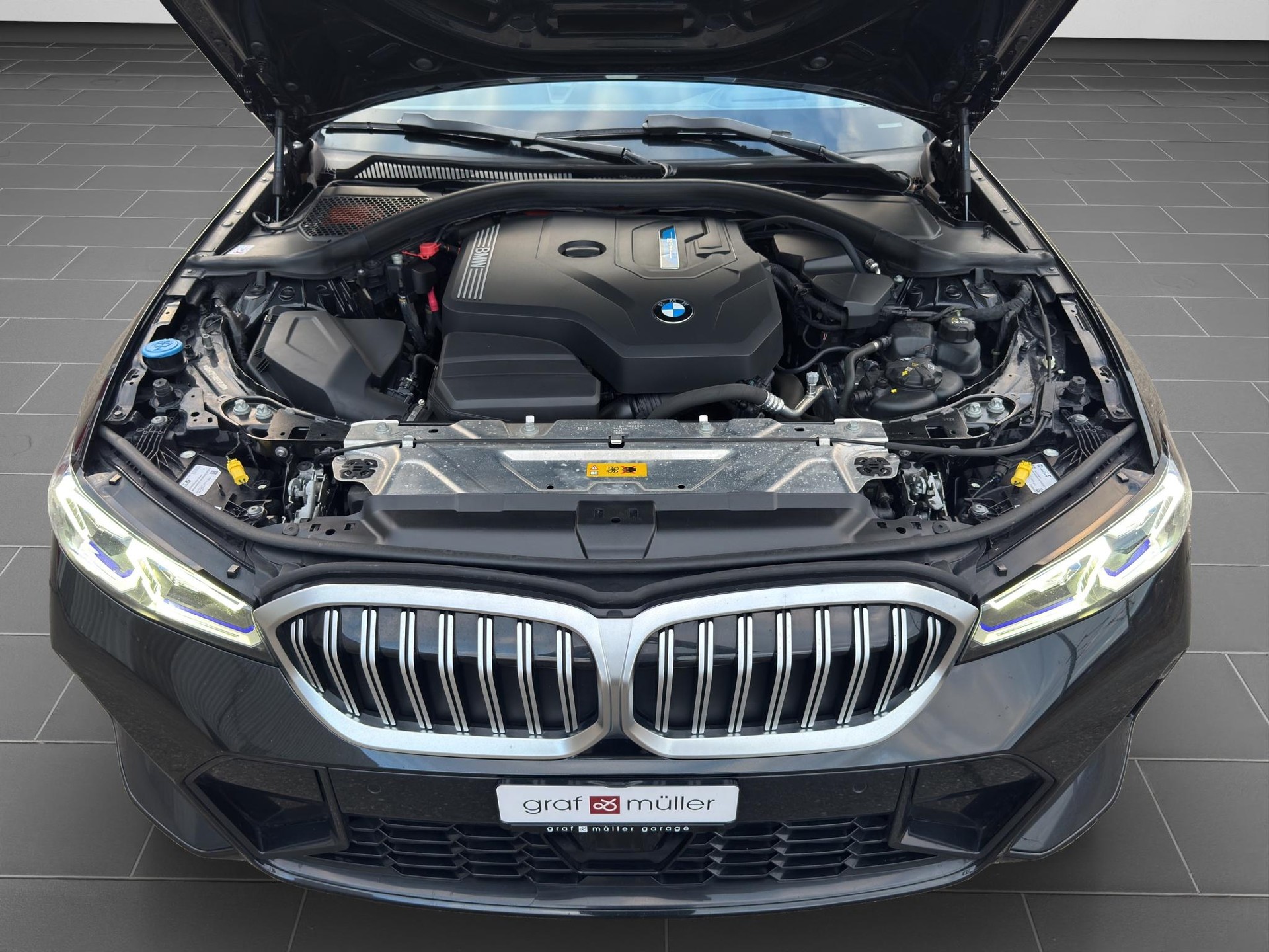 BMW 320e xDrive Touring-image-13