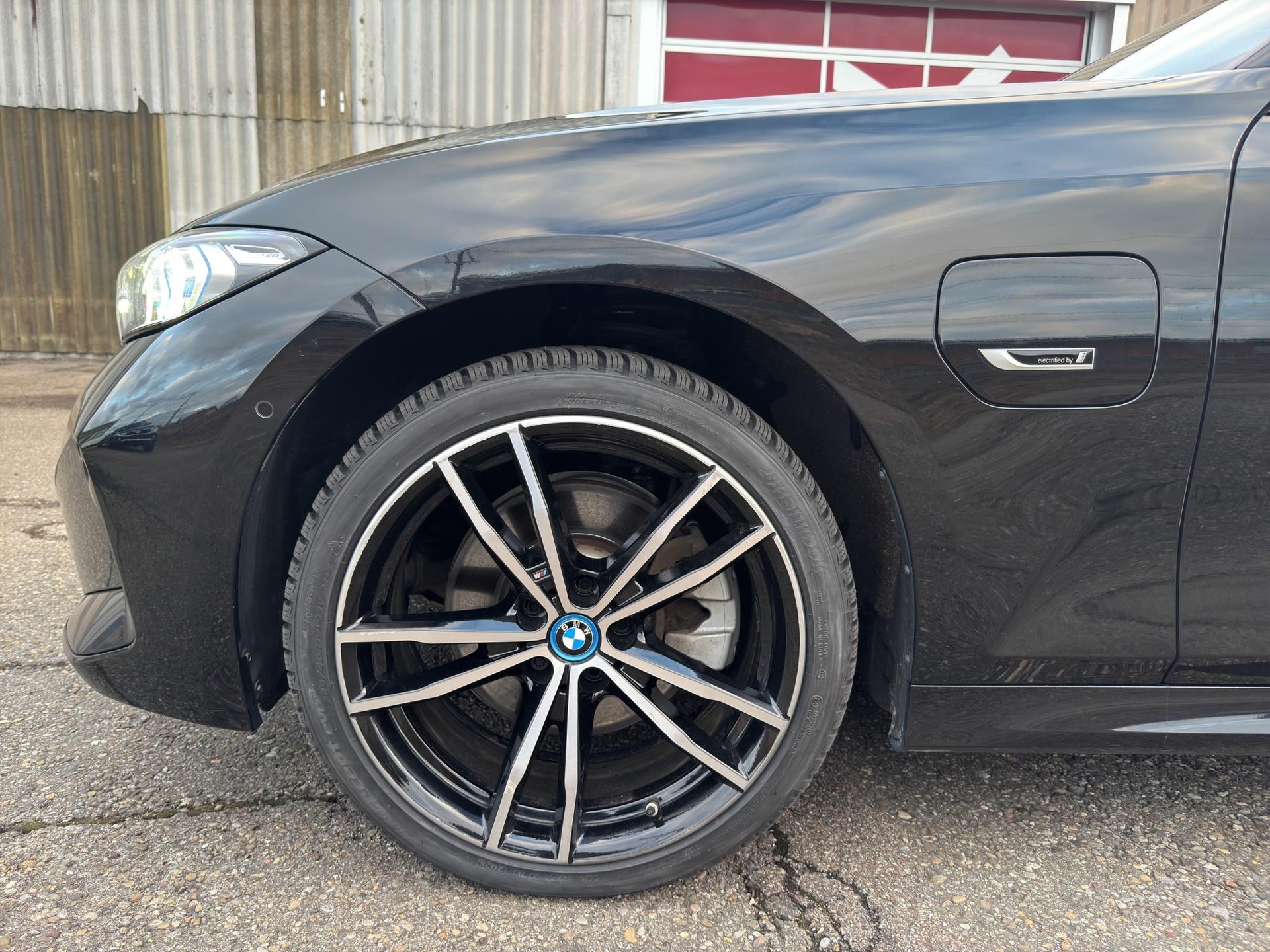 BMW 320e xDrive Touring-image-20