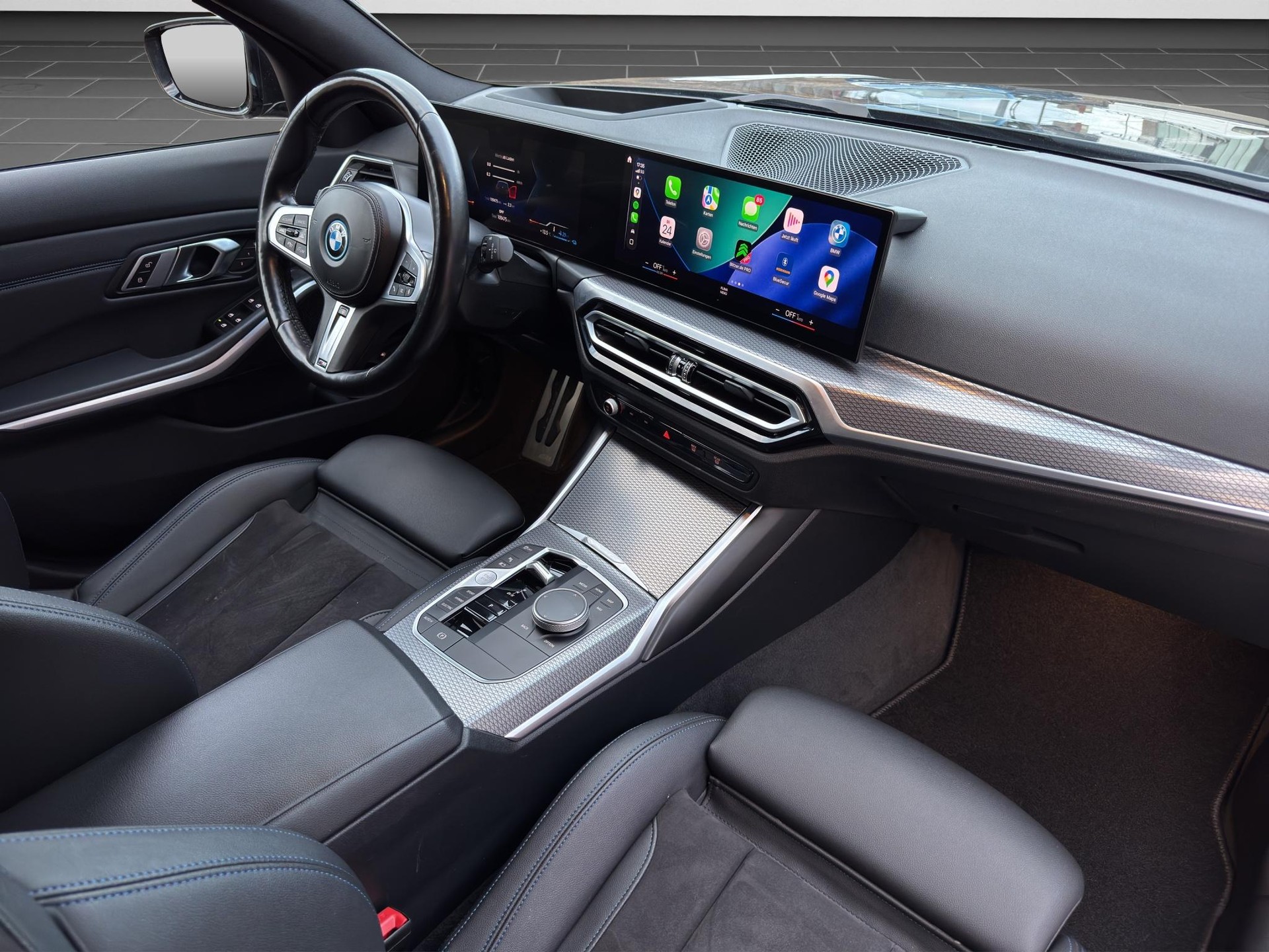 BMW 320e xDrive Touring-image-8