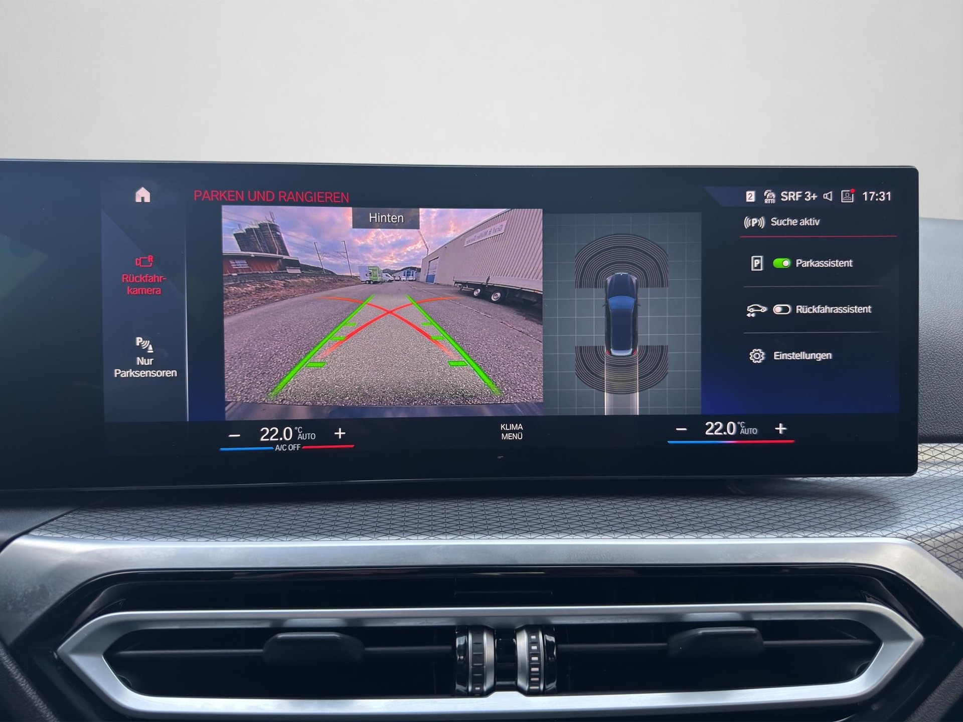 BMW 320e xDrive Touring-image-7