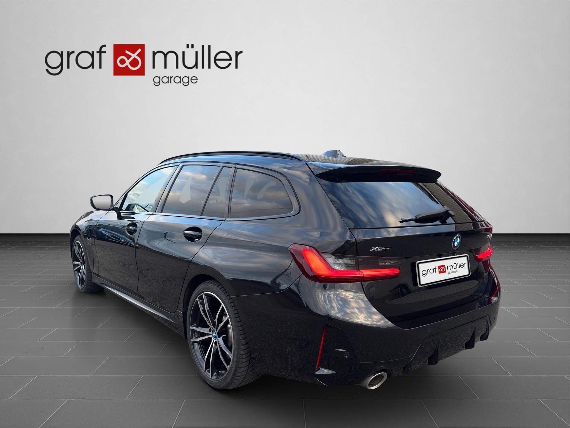 BMW 320e xDrive Touring-image-15