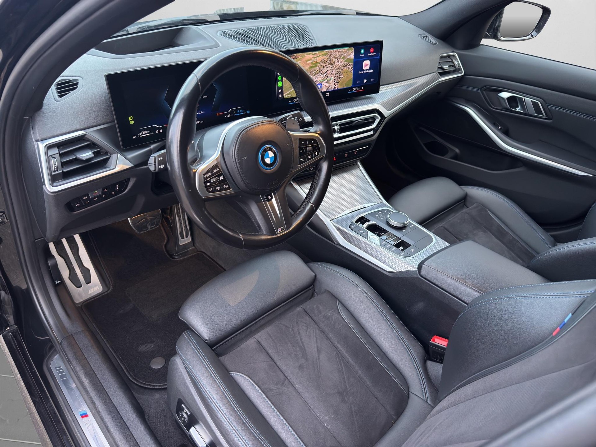 BMW 320e xDrive Touring-image-4